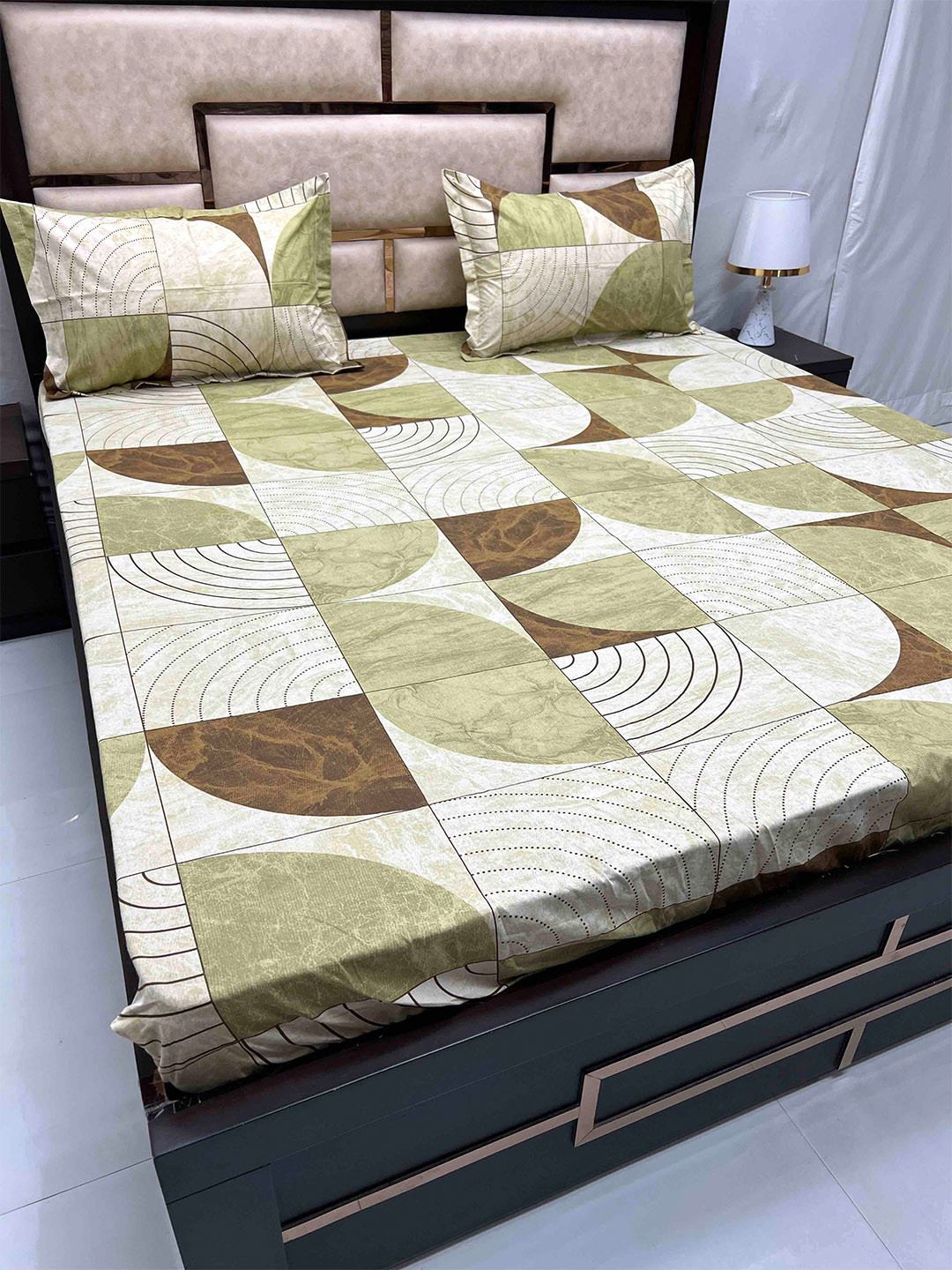 Pure Decor Green & White Geometric Cotton Fitted 260 TC King Bedsheet With 2 Pillow Covers
Pure Decor Green & White Geometric Cotton Fitted 260 TC King Bedsheet With 2 Pillow Covers