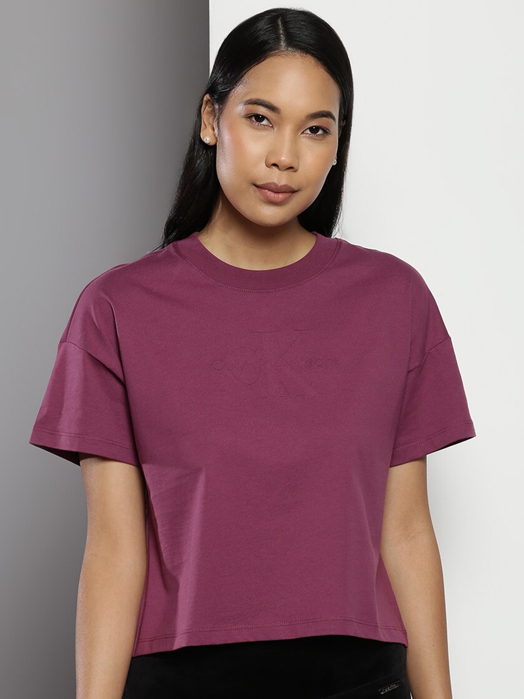 Calvin Klein Typography Printed Drop-Shoulder Sleeves Cotton Regular Fit Crop T-shirt, Pink
Calvin Klein Typography Printed Drop-Shoulder Sleeves Cotton Regular Fit Crop T-shirt, Pink