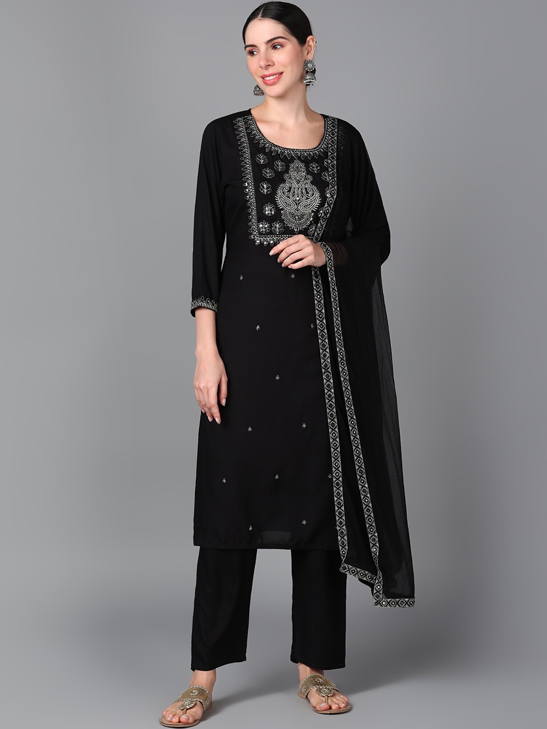 AAYUMI Ethnic Motifs Embroidered Regular Mirror work Kurta & Trousers With Dupatta, Black
AAYUMI Ethnic Motifs Embroidered Regular Mirror work Kurta & Trousers With Dupatta, Black