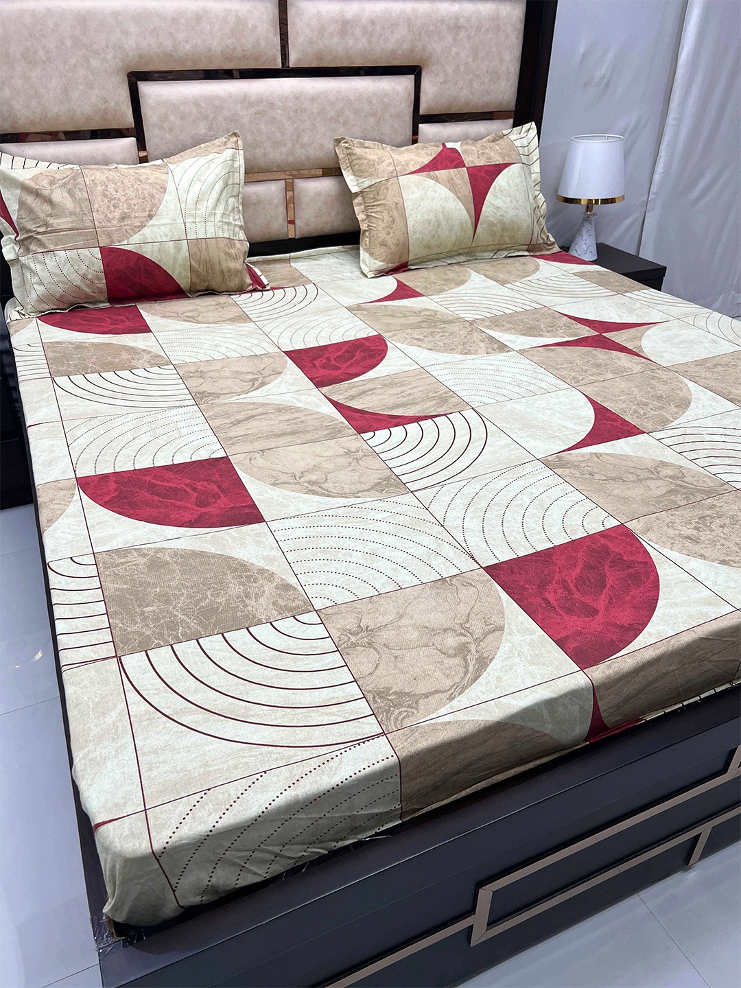 Pure Decor Sapphire Brown Geometric Cotton 260 TC Fitted King Bedsheet & 2 Pillow Covers
Pure Decor Sapphire Brown Geometric Cotton 260 TC Fitted King Bedsheet & 2 Pillow Covers