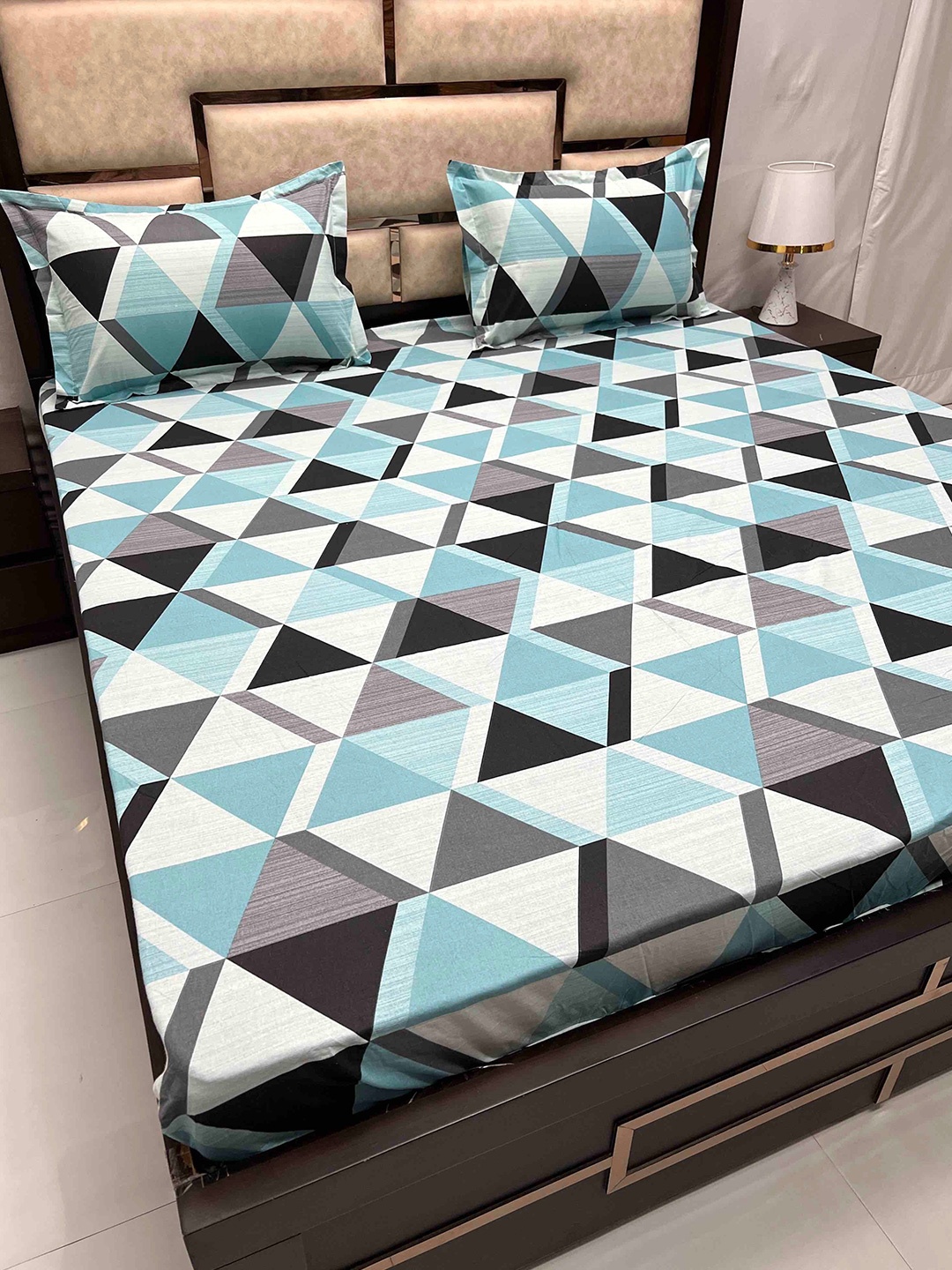 Pure Decor Sapphire Green Geometric Cotton 260 TC Fitted King Bedsheet & 2 Pillow Covers
Pure Decor Sapphire Green Geometric Cotton 260 TC Fitted King Bedsheet & 2 Pillow Covers