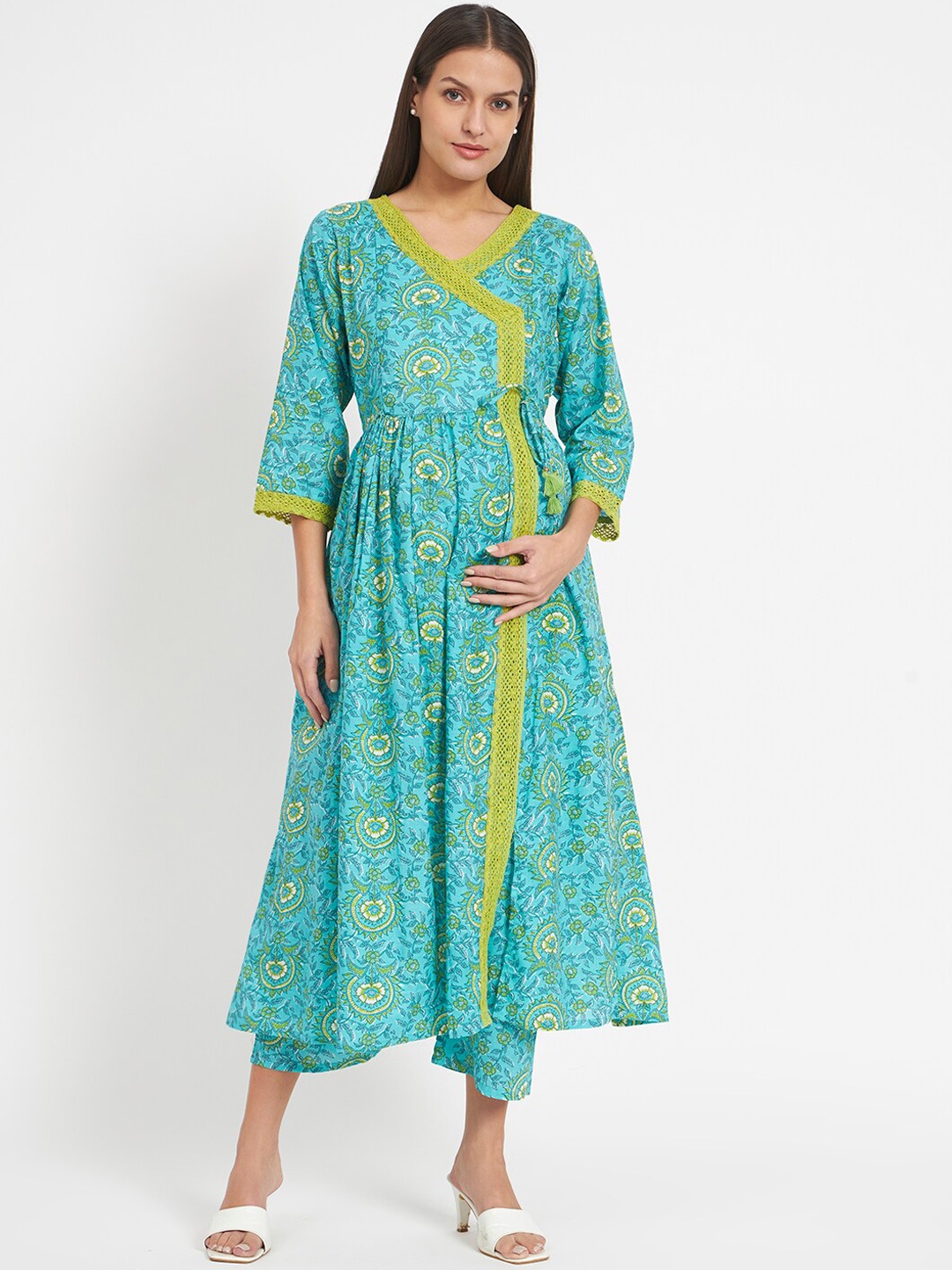Aujjessa Ethnic Motifs Printed Angrakha Pure Cotton Maternity Kurta with Trousers, Sea green
Aujjessa Ethnic Motifs Printed Angrakha Pure Cotton Maternity Kurta with Trousers, Sea green
