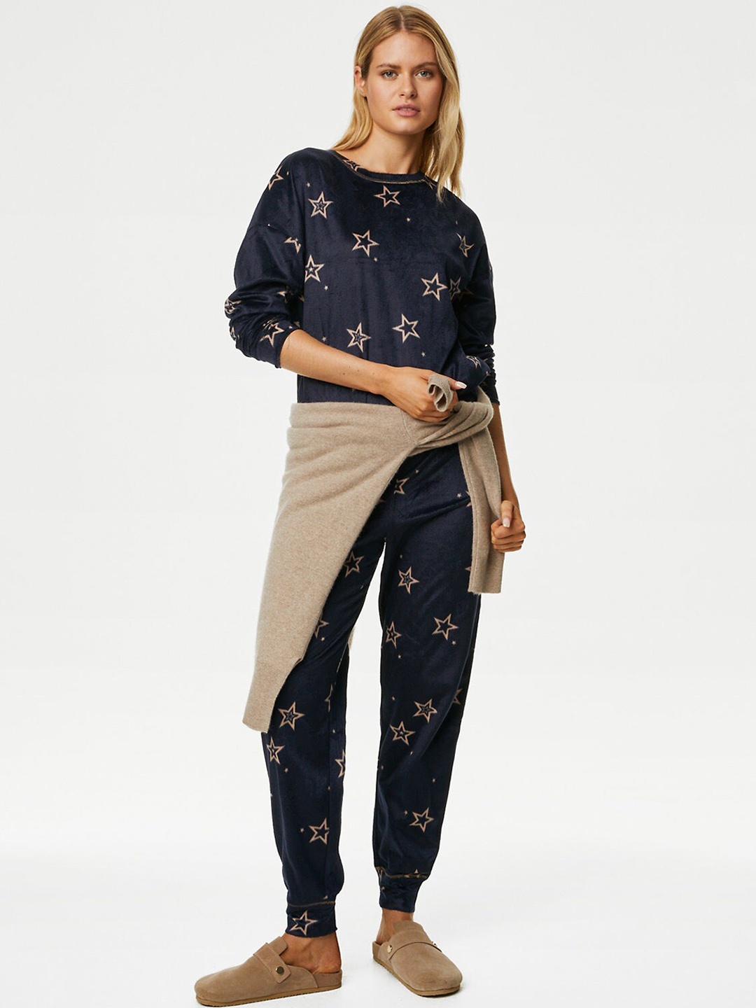 Marks & Spencer Conversational Printed Fleece T-Shirt & Lounge Pants, Navy blue
Marks & Spencer Conversational Printed Fleece T-Shirt & Lounge Pants, Navy blue