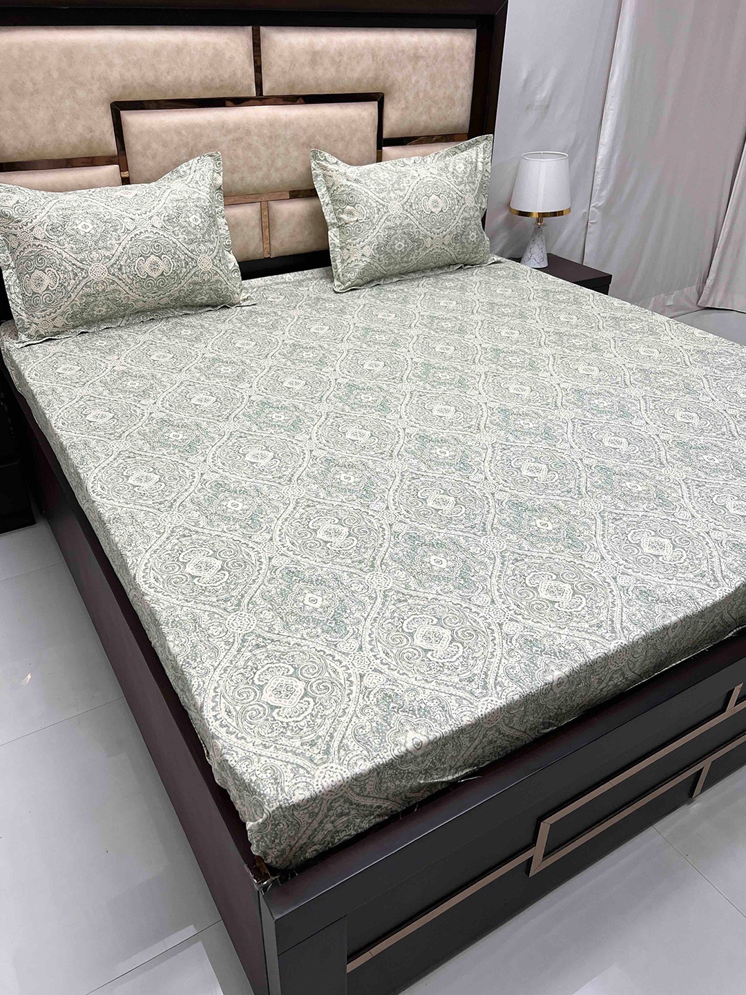 Pure Decor Royal Velar Green Ethnic Cotton 400 TC King Bedsheet with 2 Pillow Covers
Pure Decor Royal Velar Green Ethnic Cotton 400 TC King Bedsheet with 2 Pillow Covers