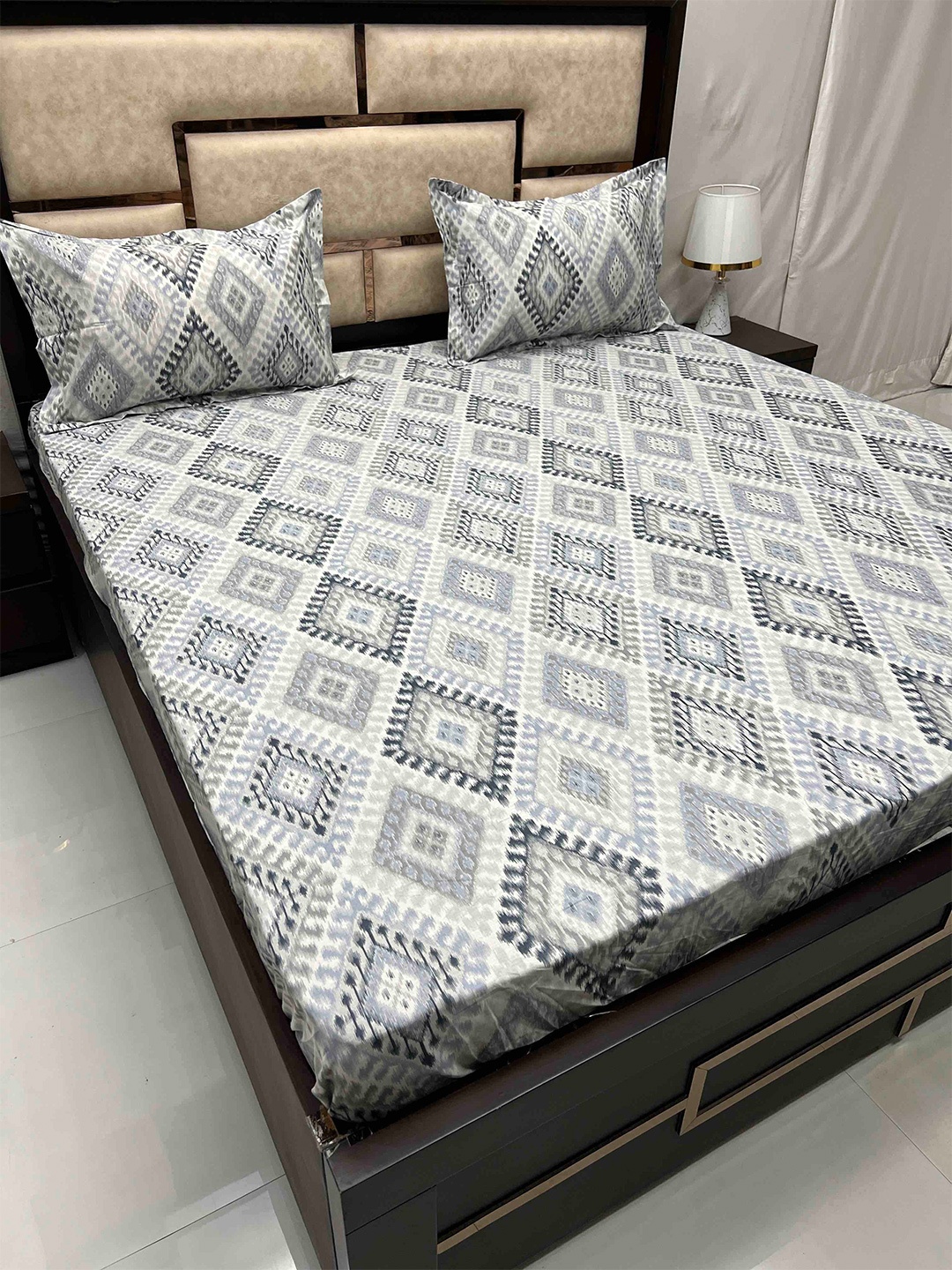 Pure Decor Royal Velar Blue Geometric Cotton 400 TC King Bedsheet & 2 Pillow Covers
Pure Decor Royal Velar Blue Geometric Cotton 400 TC King Bedsheet & 2 Pillow Covers