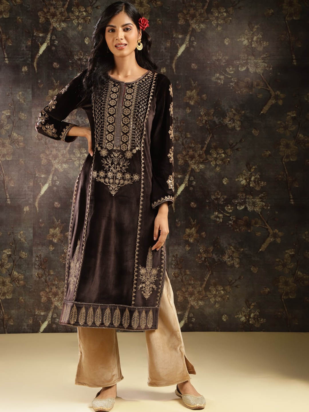 Lakshita Floral Embroidered Round Neck Three-Quarter Sleeve Sequins Velvet Kurta, Brown
Lakshita Floral Embroidered Round Neck Three-Quarter Sleeve Sequins Velvet Kurta, Brown