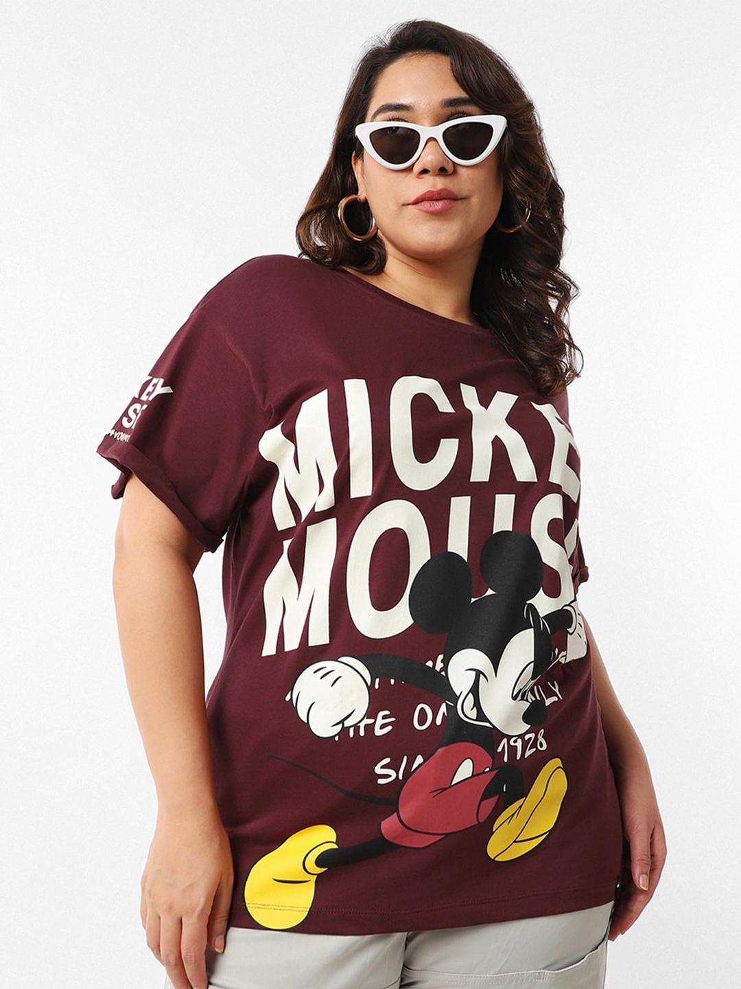 Bewakoof Plus Mickey Mouse Printed Drop-Shoulder Longline Cotton Boyfriend Fit T-shirt, Maroon
Bewakoof Plus Mickey Mouse Printed Drop-Shoulder Longline Cotton Boyfriend Fit T-shirt, Maroon