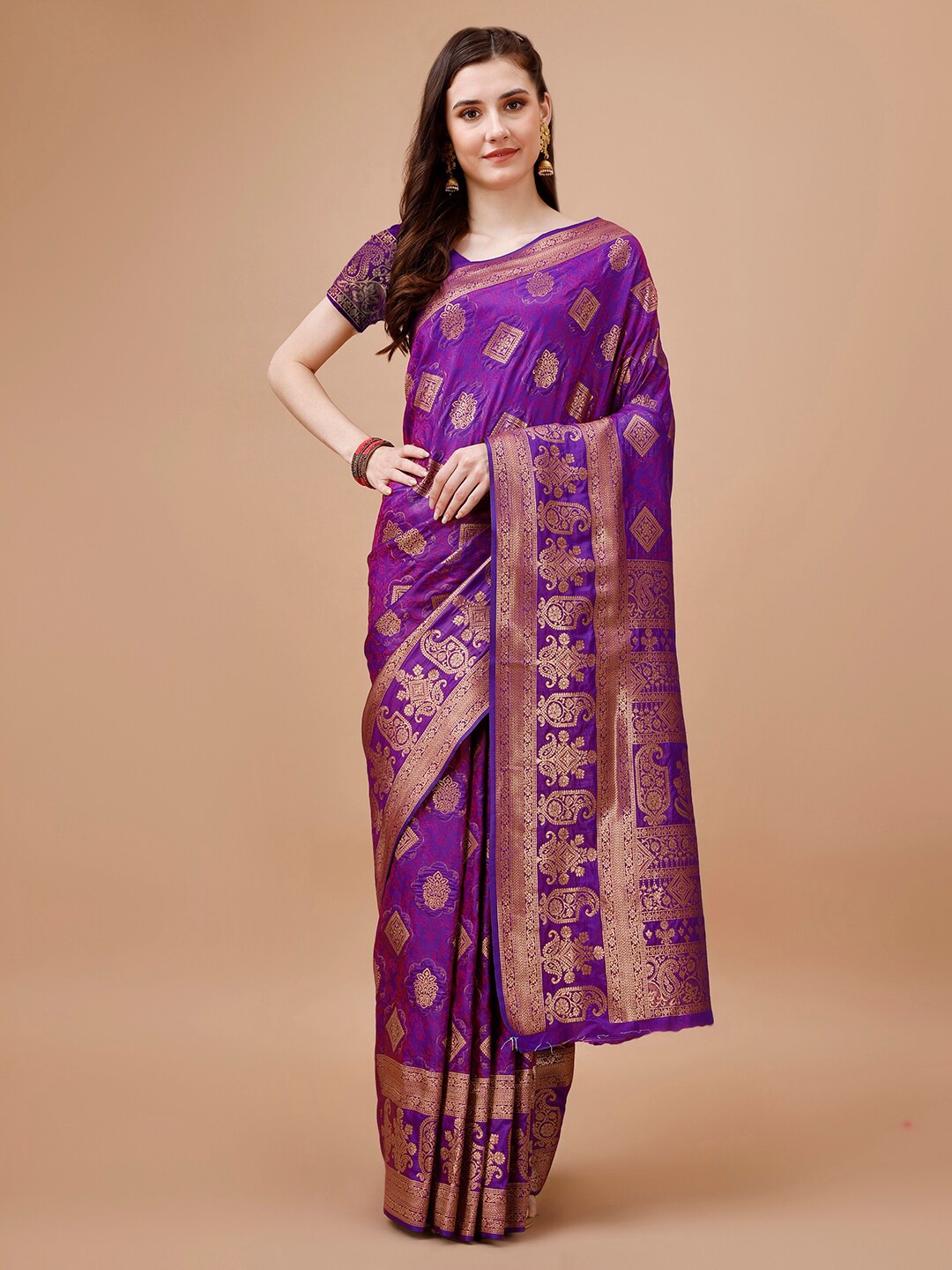 MAGMINA Ethnic Motifs Woven Design Zari Detail Pure Silk Kanjeevaram Saree, Navy blue
MAGMINA Ethnic Motifs Woven Design Zari Detail Pure Silk Kanjeevaram Saree, Navy blue