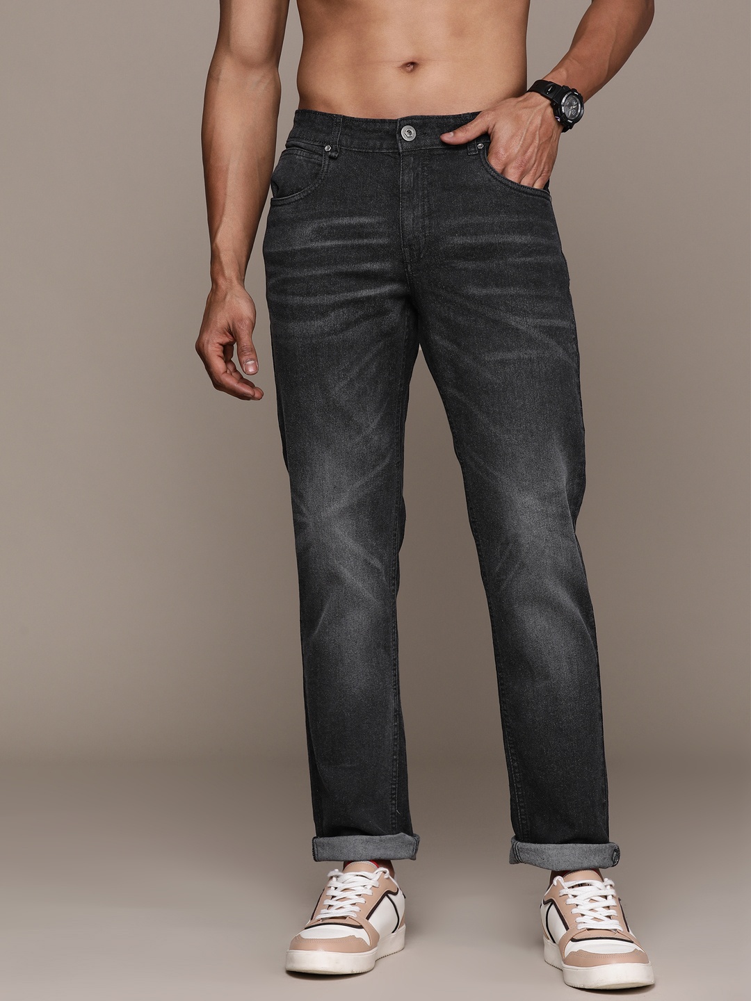 The Roadster Lifestyle Co. Men Slim Fit Light Fade Stretchable Jeans, Black
The Roadster Lifestyle Co. Men Slim Fit Light Fade Stretchable Jeans, Black