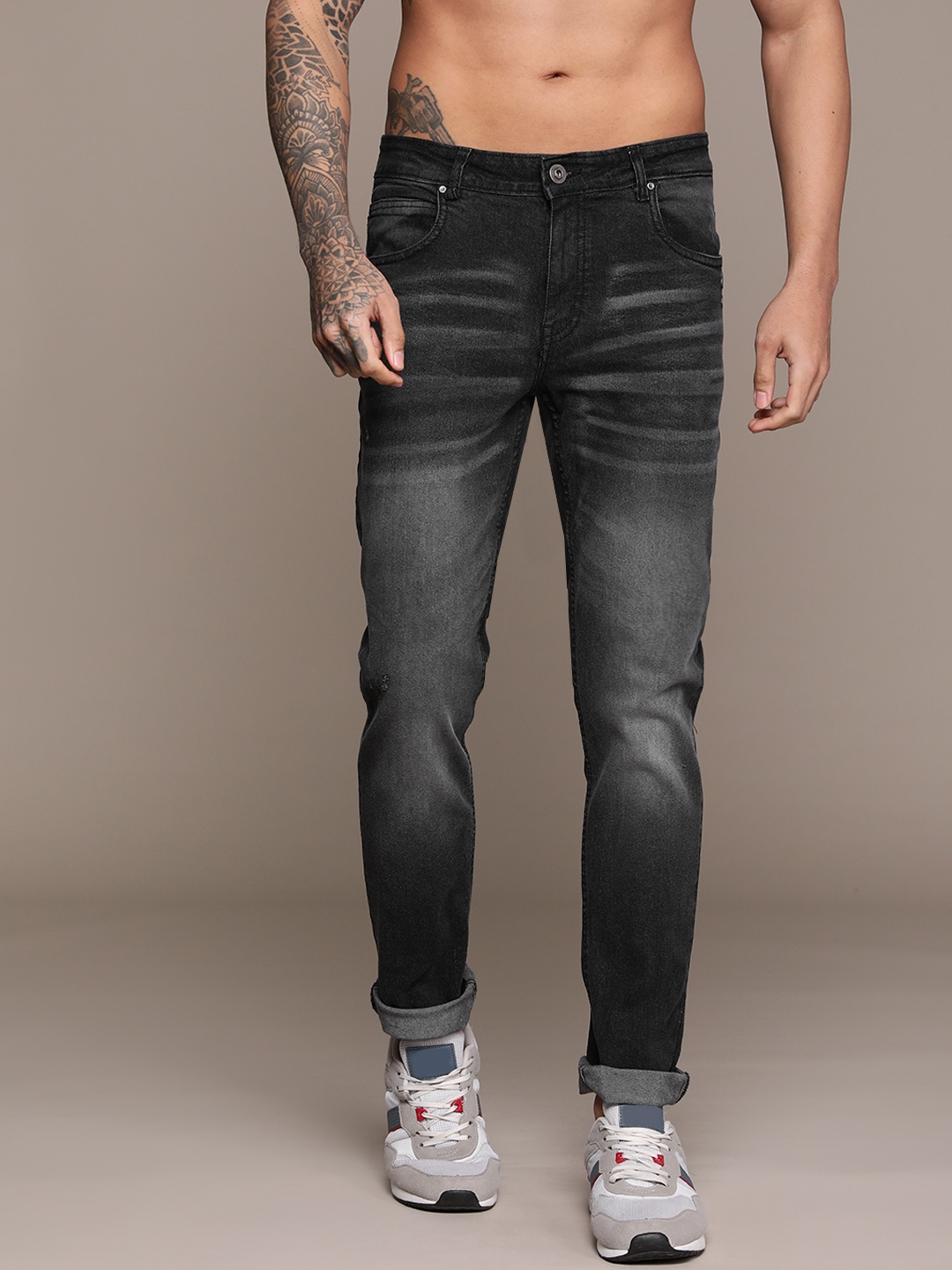 The Roadster Lifestyle Co. Men Slim Fit Low Distress Light Fade Stretchable Jeans, Black
The Roadster Lifestyle Co. Men Slim Fit Low Distress Light Fade Stretchable Jeans, Black