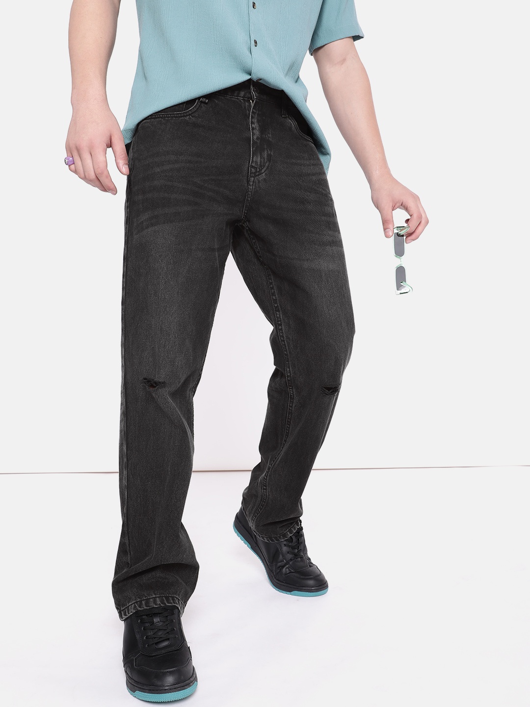The Roadster Lifestyle Co. Pure Cotton Men Straight Fit Slash Knee Light Fade Jeans, Black
The Roadster Lifestyle Co. Pure Cotton Men Straight Fit Slash Knee Light Fade Jeans, Black