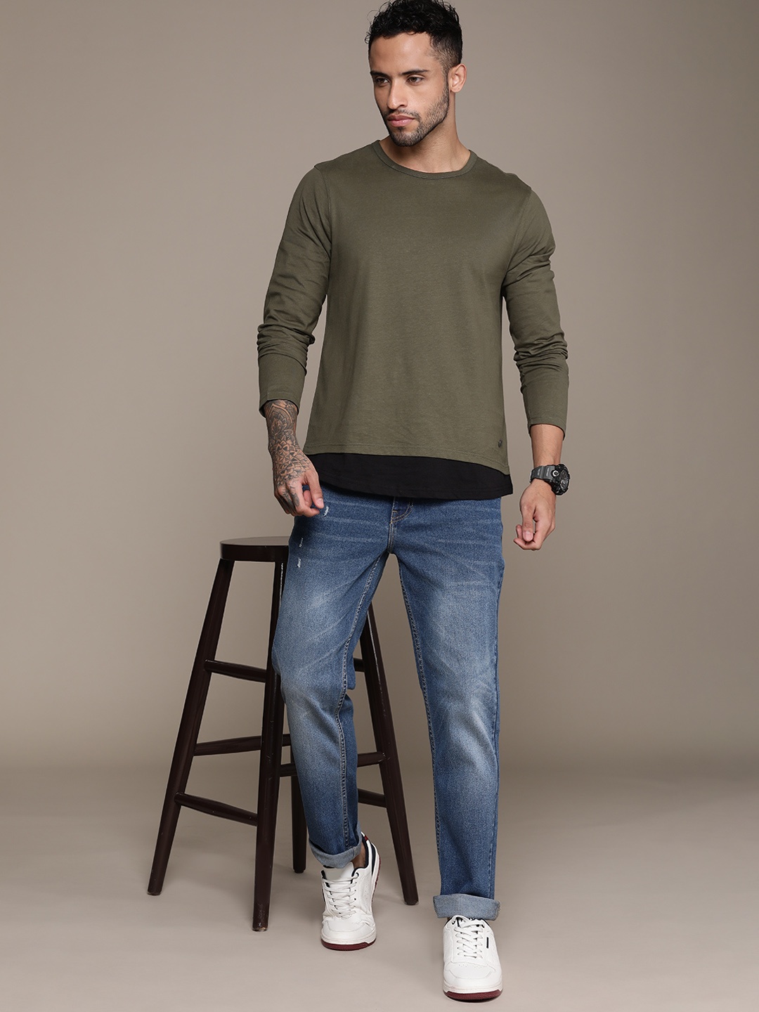 The Roadster Lifestyle Co. Men Slim Fit Low Distress Light Fade Stretchable Jeans, Blue
The Roadster Lifestyle Co. Men Slim Fit Low Distress Light Fade Stretchable Jeans, Blue