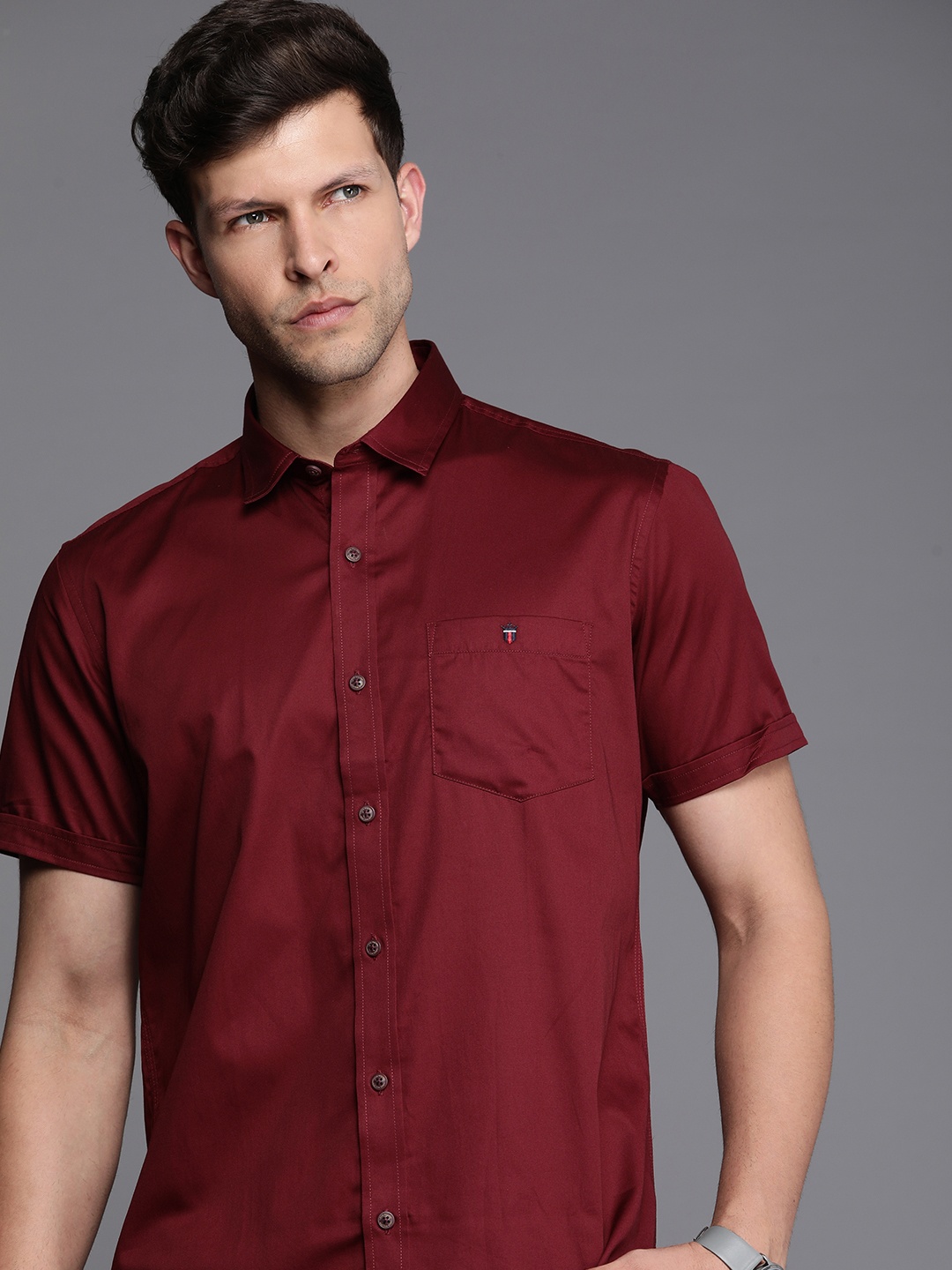 Louis Philippe Jeans Men Slim Fit Solid Opaque Pure Cotton Casual Shirt, Maroon
Louis Philippe Jeans Men Slim Fit Solid Opaque Pure Cotton Casual Shirt, Maroon