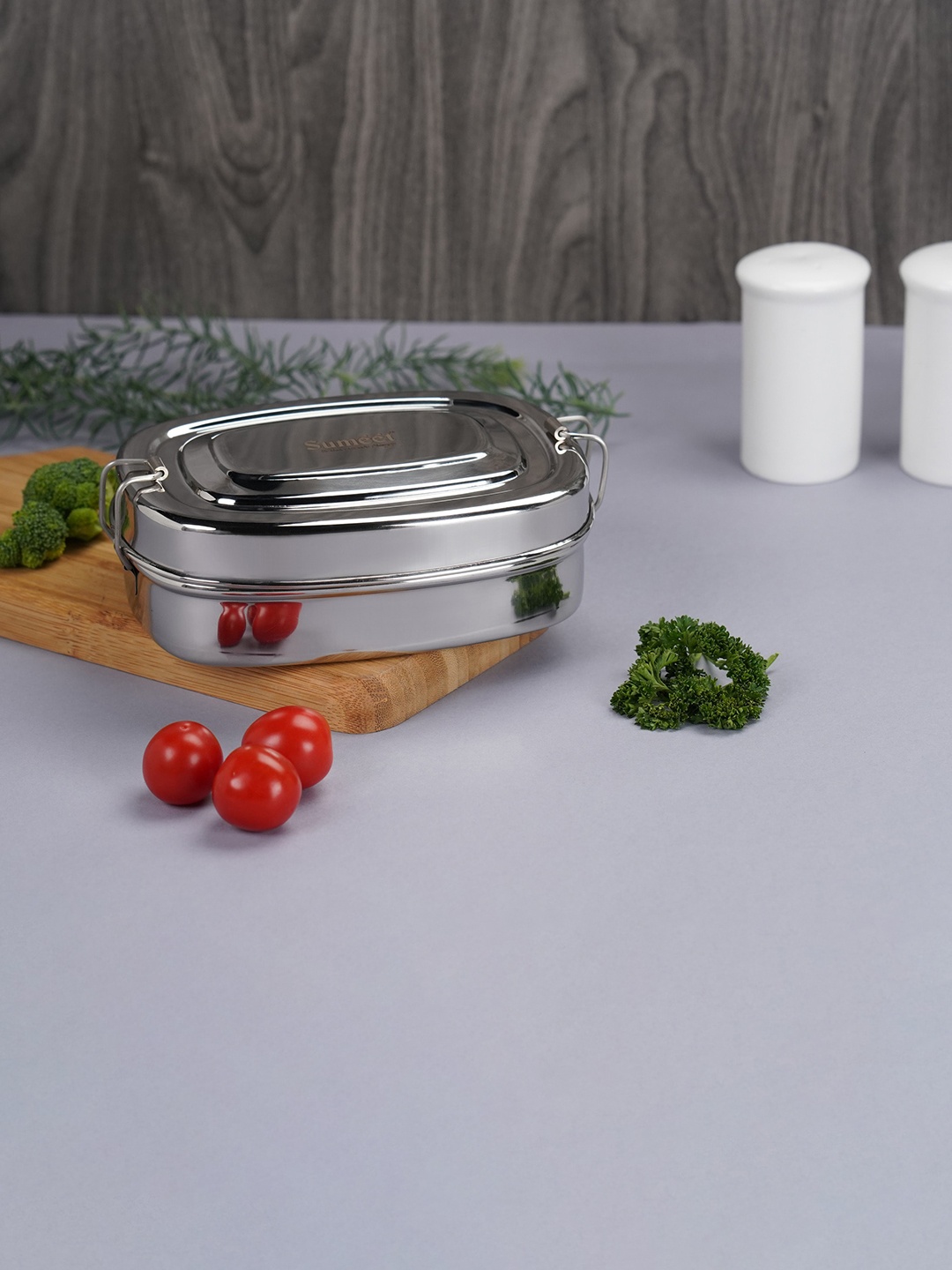 Sumeet Stainless Steel Oval Lunch Box With 2 Compartments & Locking Clip 650 ml, Silver
Sumeet Stainless Steel Oval Lunch Box With 2 Compartments & Locking Clip 650 ml, Silver