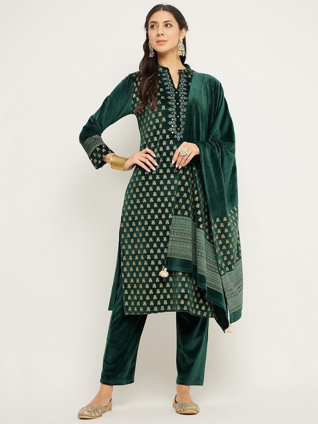 Zigo Winter Wear Ethnic Motifs Printed Mirror Work Velvet Straight Kurta & Trousers With Dupatta, Green
Zigo Winter Wear Ethnic Motifs Printed Mirror Work Velvet Straight Kurta & Trousers With Dupatta, Green