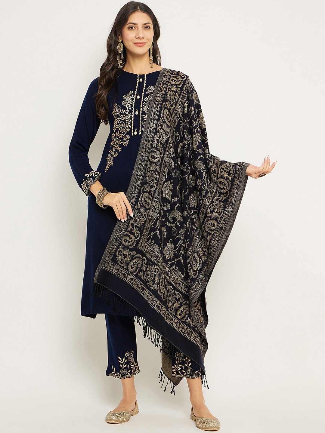 Zigo Floral Embroidered Thread Work Detail Straight Kurta & Trousers With Dupatta, Navy blue
Zigo Floral Embroidered Thread Work Detail Straight Kurta & Trousers With Dupatta, Navy blue