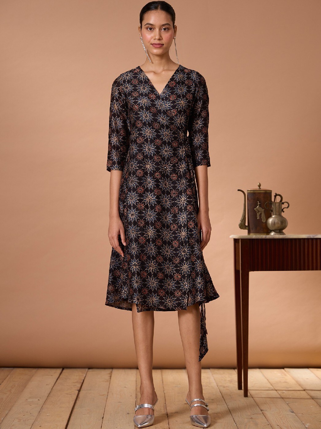 OKHAI "Neelam" Floral Printed Embroidered Detailed Silk V-Neck Midi Ethnic Dress, Black
OKHAI "Neelam" Floral Printed Embroidered Detailed Silk V-Neck Midi Ethnic Dress, Black
