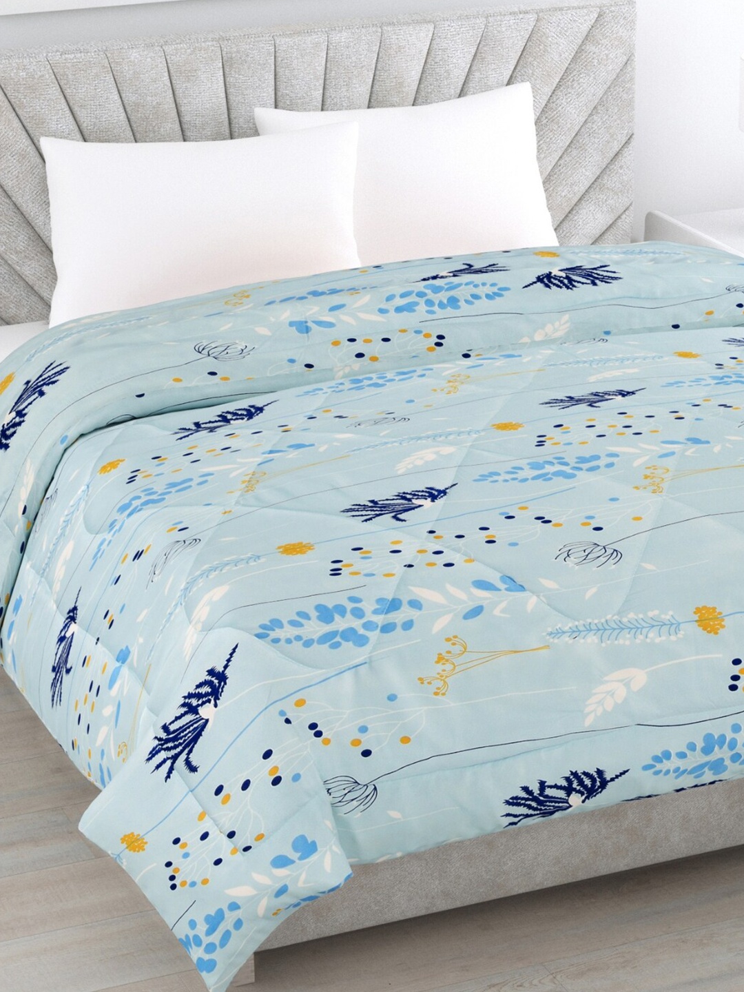 haus & kinder Blue Floral Heavy Winter Microfiber 150 GSM Reversible Double Bed Comforter
haus & kinder Blue Floral Heavy Winter Microfiber 150 GSM Reversible Double Bed Comforter
