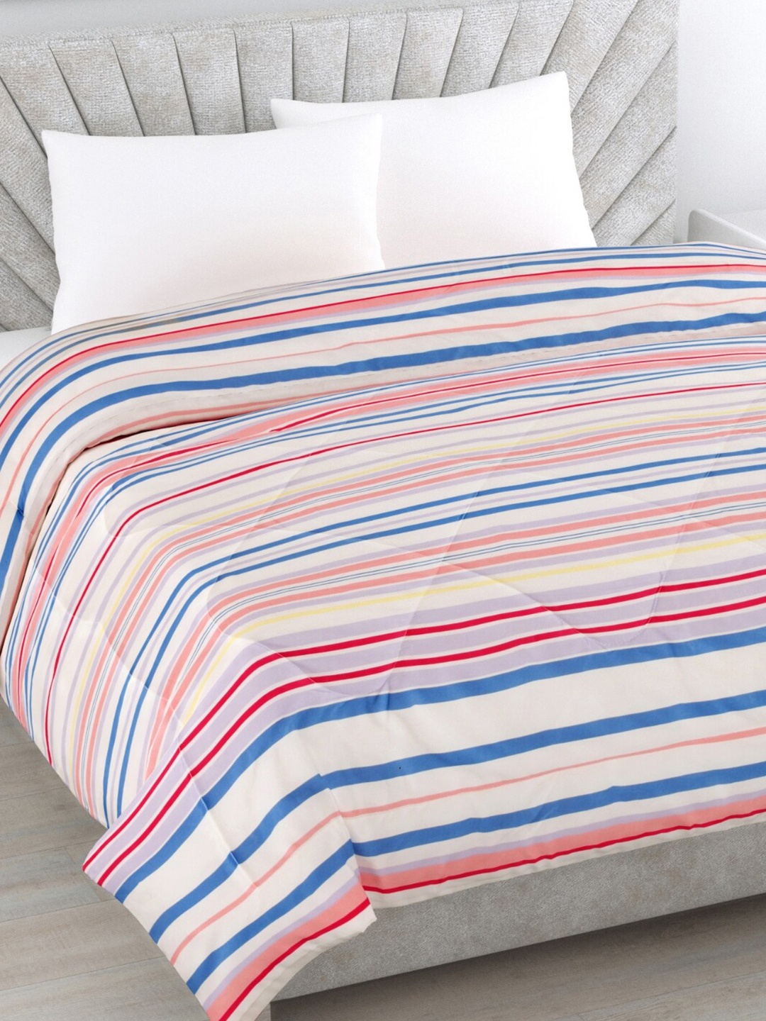 haus & kinder White & Blue Heavy Winter Microfiber 150 GSM Reversible Single Bed Comforter
haus & kinder White & Blue Heavy Winter Microfiber 150 GSM Reversible Single Bed Comforter