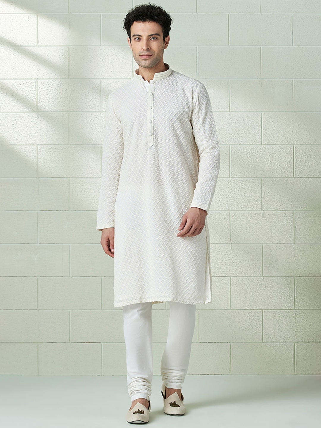 Twamev Ethnic Motifs Embroidered Thread Work Mandarin Collar Georgette Kurta With Churidar, Cream
Twamev Ethnic Motifs Embroidered Thread Work Mandarin Collar Georgette Kurta With Churidar, Cream