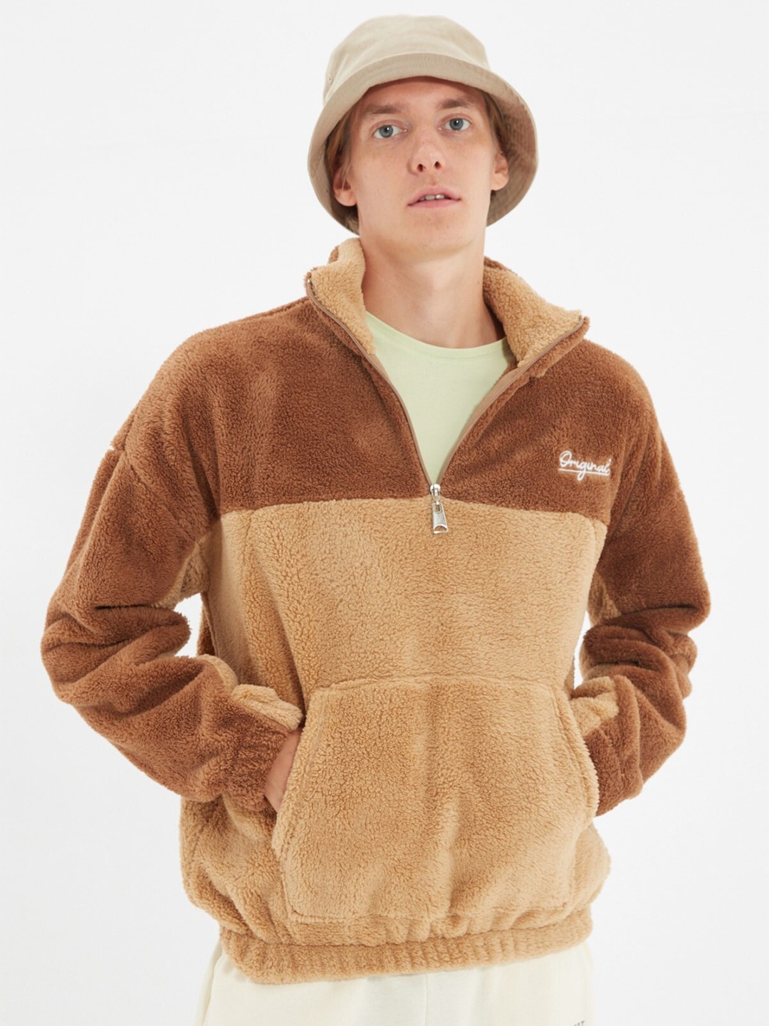 Trendyol Unisex Colourblocked Mock Collar Long Sleeve Zip Closure Pullover Sweatshirt, Beige
Trendyol Unisex Colourblocked Mock Collar Long Sleeve Zip Closure Pullover Sweatshirt, Beige
