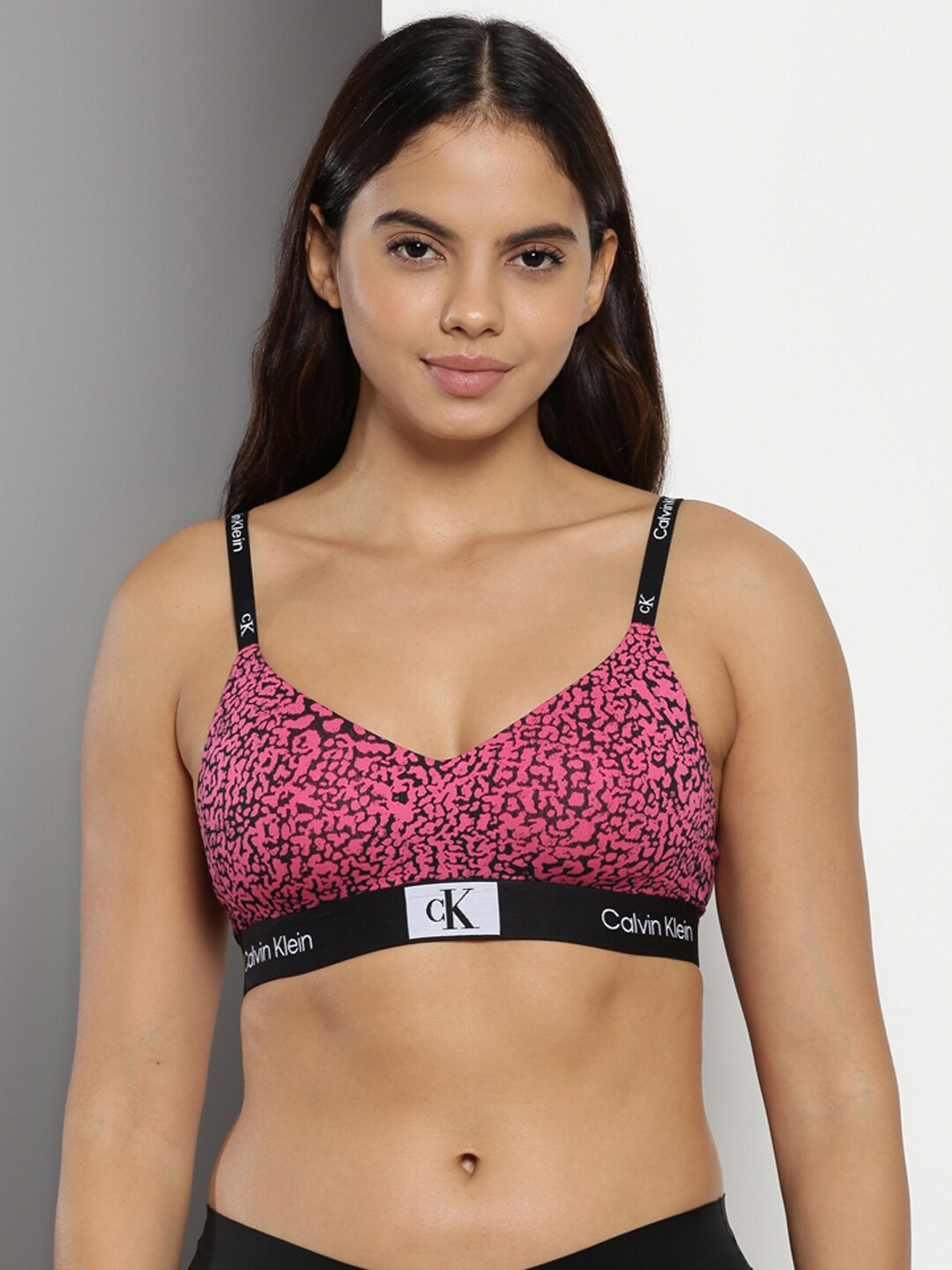 Calvin Klein Abstract Printed Medium Coverage T-shirt Bra With All Day Comfort, Pink
Calvin Klein Abstract Printed Medium Coverage T-shirt Bra With All Day Comfort, Pink