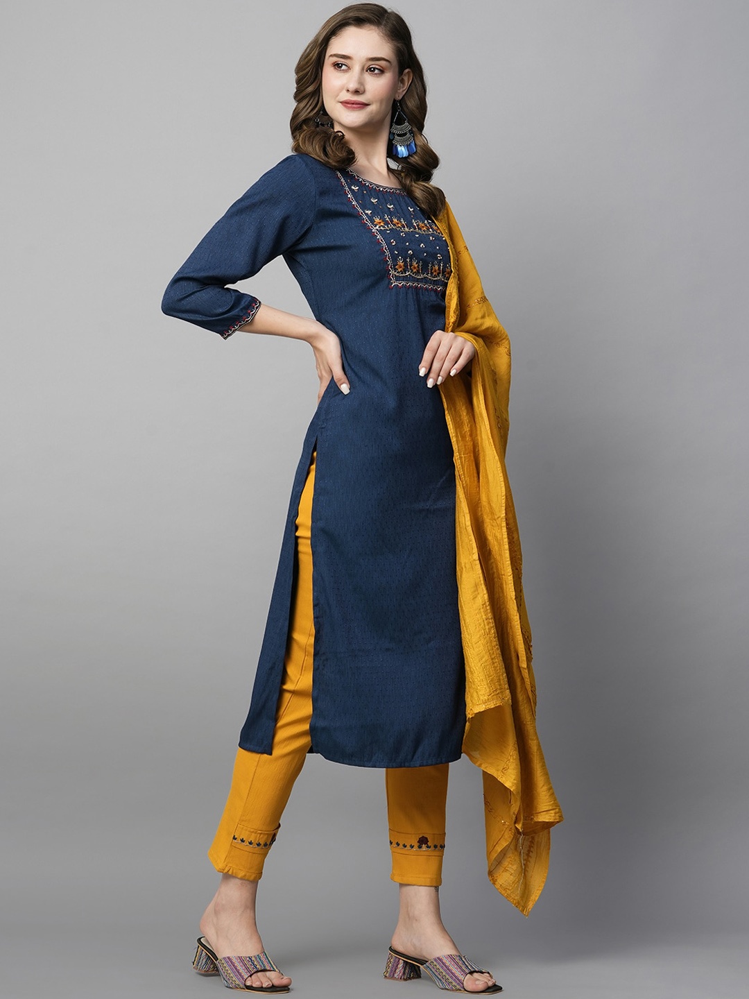 KALINI Ethnic Motifs Yoke Design Sequinned Regular Kurta with Trousers & Dupatta, Blue
KALINI Ethnic Motifs Yoke Design Sequinned Regular Kurta with Trousers & Dupatta, Blue