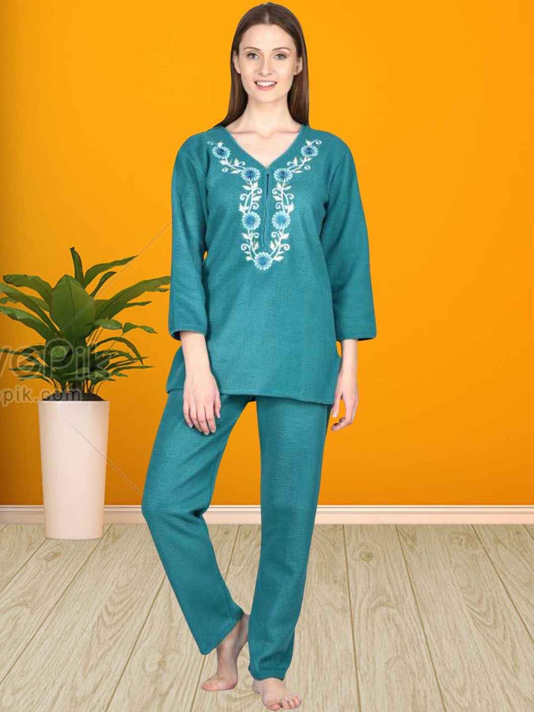 Noty Embroidered Fleece Night suit, Green