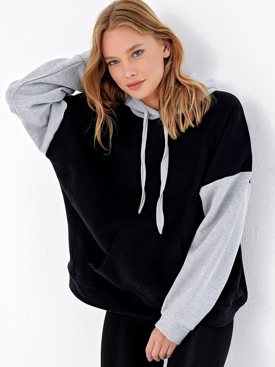 Trend Alacati stili Colourblocked Hooded Neck Long Sleeve Cotton Pullover Sweatshirt, Black
Trend Alacati stili Colourblocked Hooded Neck Long Sleeve Cotton Pullover Sweatshirt, Black