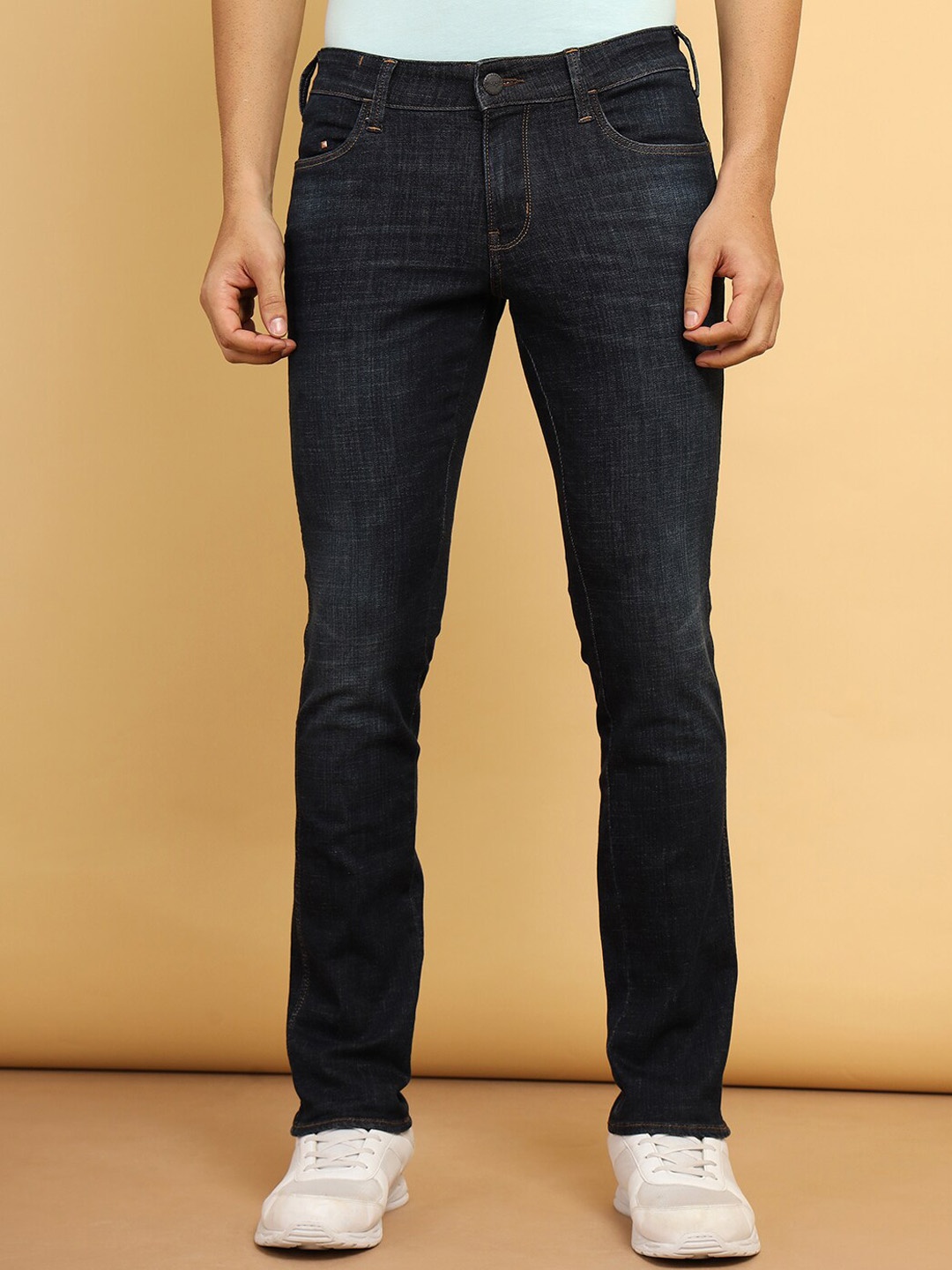 Wrangler Men Skanders Slim Fit Low-Rise Light Fade Clean Look Stretchable Jeans, Navy blue
Wrangler Men Skanders Slim Fit Low-Rise Light Fade Clean Look Stretchable Jeans, Navy blue