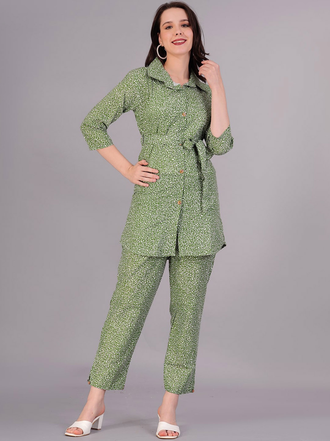 HIGHLIGHT FASHION EXPORT Floral Printed Shirt Collar Pure Cotton Tunic With Trouser, Green
HIGHLIGHT FASHION EXPORT Floral Printed Shirt Collar Pure Cotton Tunic With Trouser, Green