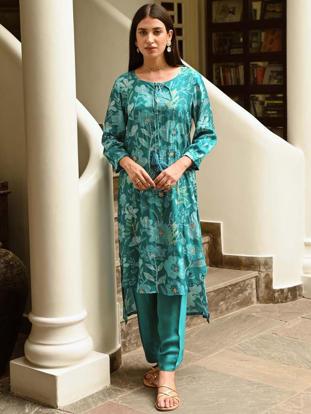 Meena Bazaar Floral Printed Tie-Up Neck Straight Kurta With Trousers, Sea green
Meena Bazaar Floral Printed Tie-Up Neck Straight Kurta With Trousers, Sea green