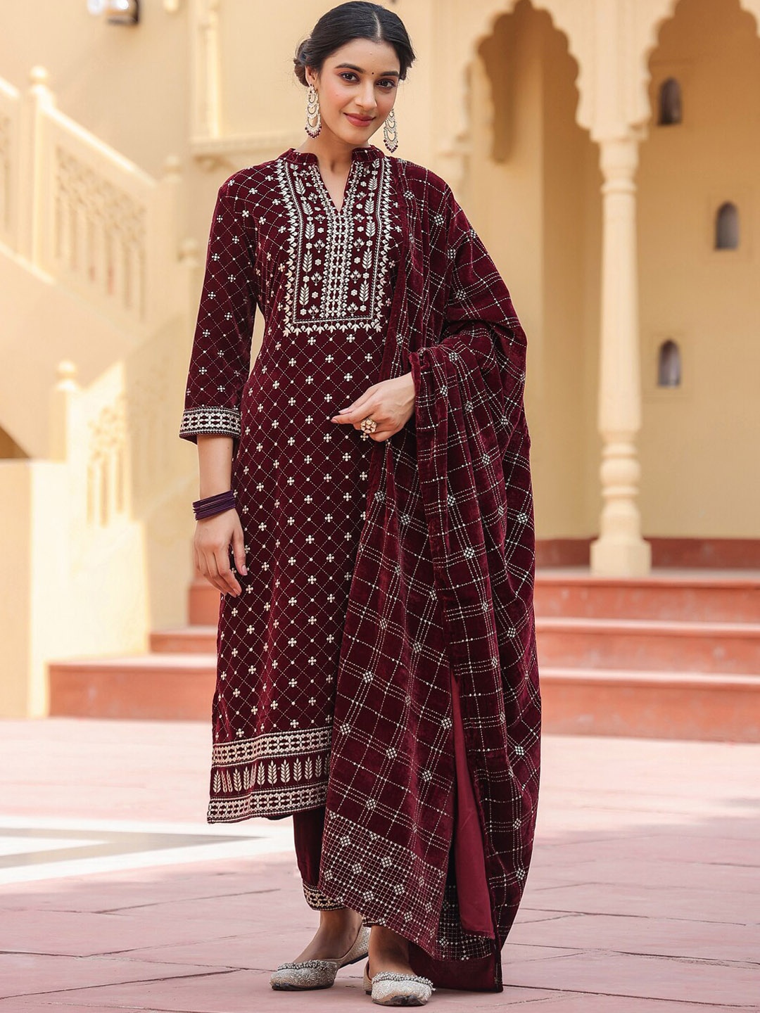 Yufta Ethnic Motifs Embroidered Mandarin Collar Velvet Kurta with Trousers & Dupatta, Maroon
Yufta Ethnic Motifs Embroidered Mandarin Collar Velvet Kurta with Trousers & Dupatta, Maroon