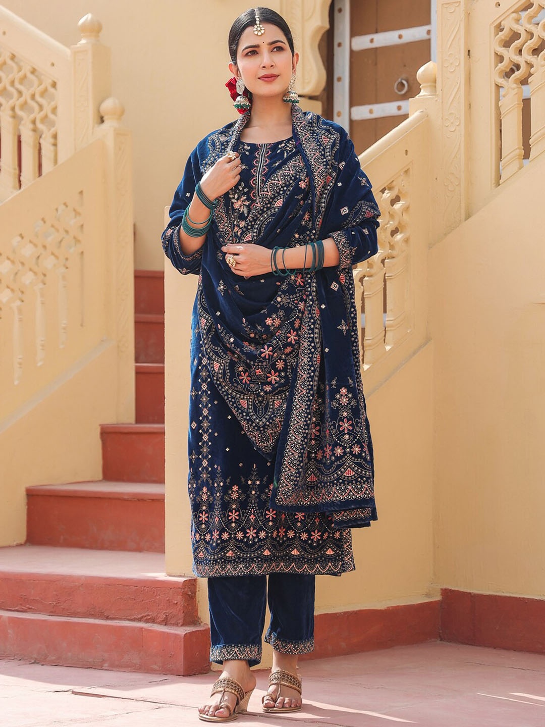 Yufta Ethnic Motifs Embroidered Regular Thread Work Velvet Kurta With Trousers & Dupatta, Navy blue
Yufta Ethnic Motifs Embroidered Regular Thread Work Velvet Kurta With Trousers & Dupatta, Navy blue