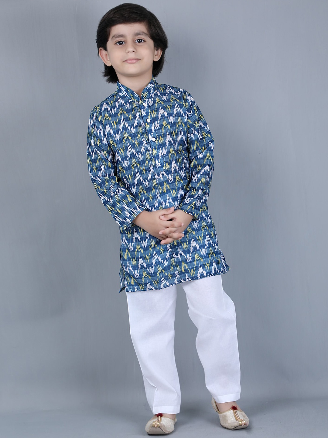 KIDS FARM Boys Geometric Printed Mandarin Collar Sequined Kurta With Pyjamas, Blue
KIDS FARM Boys Geometric Printed Mandarin Collar Sequined Kurta With Pyjamas, Blue