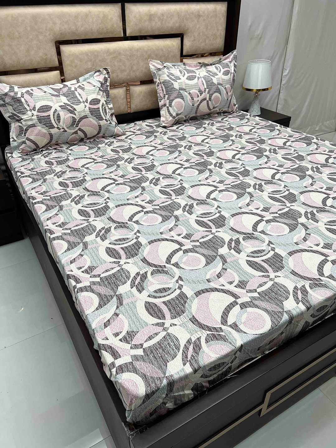 Pure Decor Gem Blue Geometric Cotton Fitted 300 TC King Bedsheet with 2 Pillow Covers
Pure Decor Gem Blue Geometric Cotton Fitted 300 TC King Bedsheet with 2 Pillow Covers