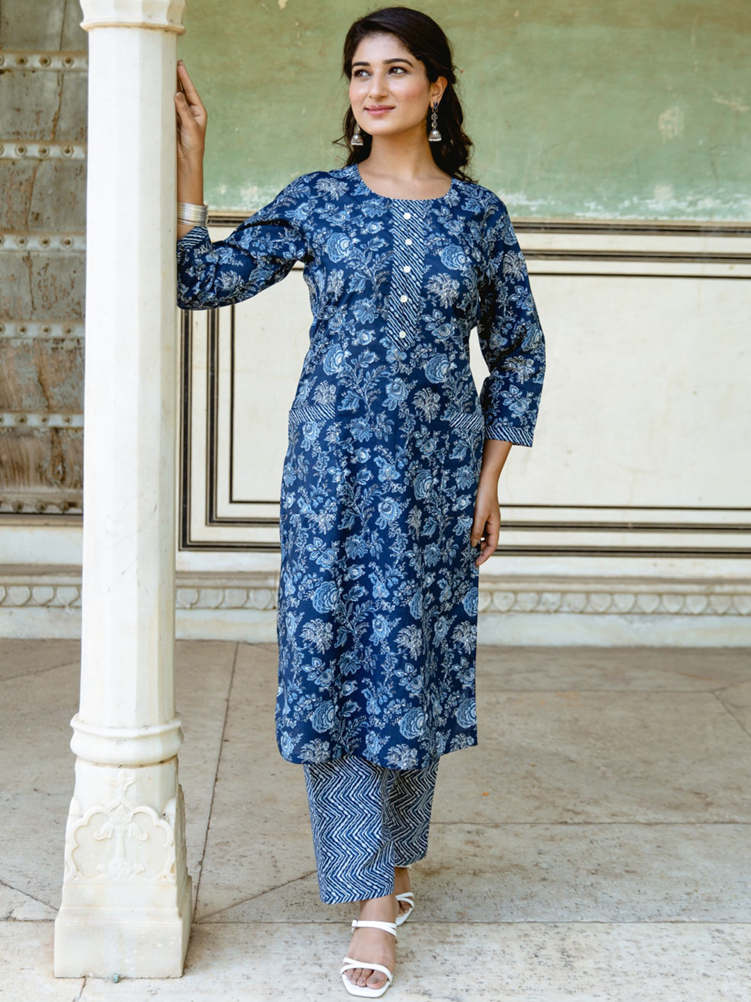 Jaipuriya Fab Private Limited Floral Printed Pure Cotton Kurta with Pyjamas & Dupatta, Blue
Jaipuriya Fab Private Limited Floral Printed Pure Cotton Kurta with Pyjamas & Dupatta, Blue