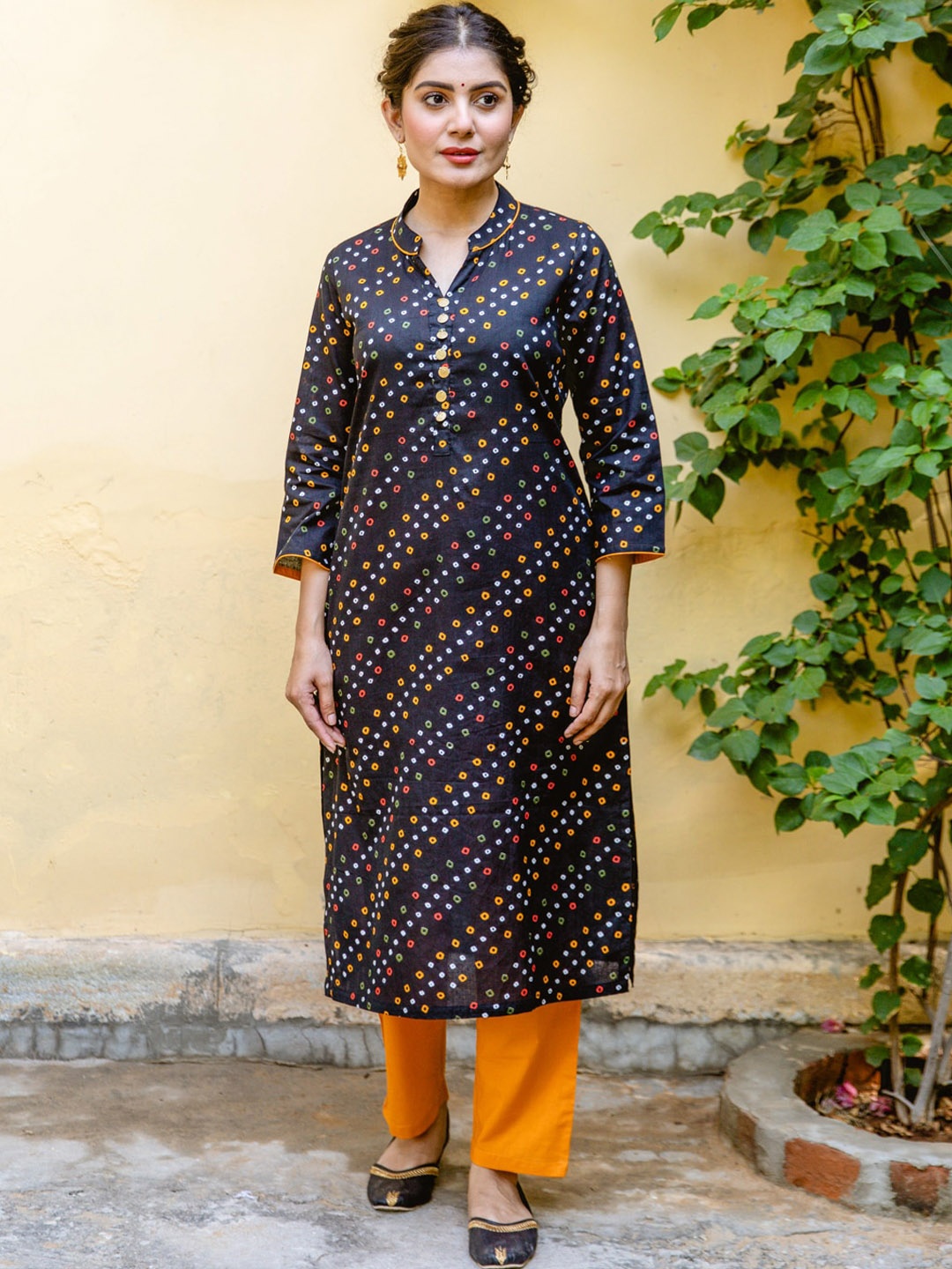 Jaipuriya Fab Private Limited Bandhani Printed Pure Cotton Straight Kurta With Pyjamas, Black
Jaipuriya Fab Private Limited Bandhani Printed Pure Cotton Straight Kurta With Pyjamas, Black