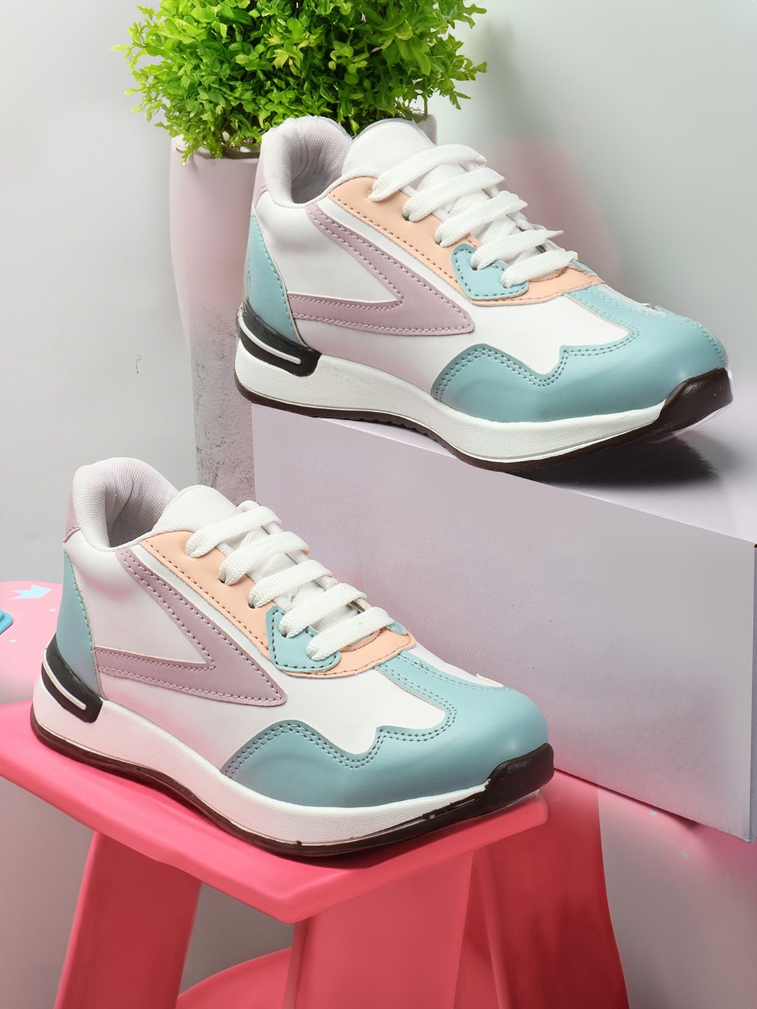 The Roadster Lifestyle Co. Women White & Blue Colourblocked Lightweight Comfort Sneakers
The Roadster Lifestyle Co. Women White & Blue Colourblocked Lightweight Comfort Sneakers