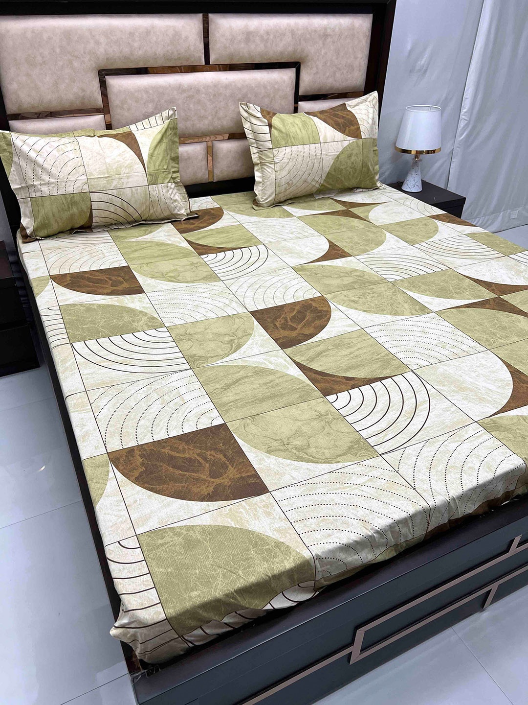 Pure Decor Sapphire Beige Fitted Geometric Cotton 240TC King Bedsheet with 2 Pillow Covers
Pure Decor Sapphire Beige Fitted Geometric Cotton 240TC King Bedsheet with 2 Pillow Covers