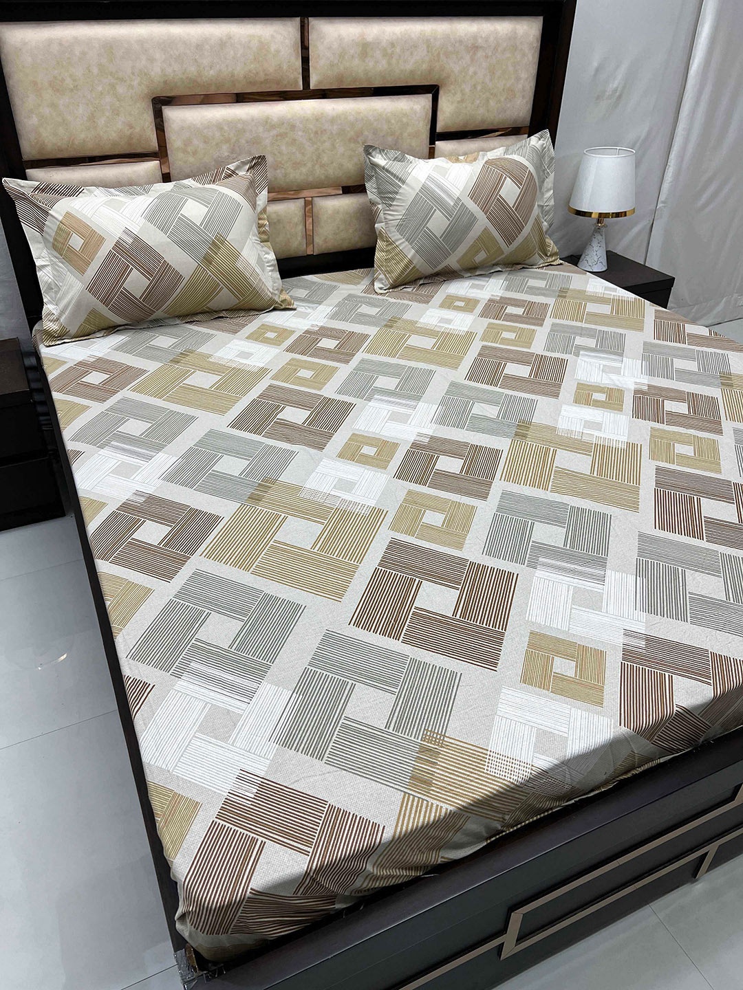 Pure Decor Sapphire Brown Geometric Fitted Cotton 240 TC King Bedsheet & 2 Pillow Covers
Pure Decor Sapphire Brown Geometric Fitted Cotton 240 TC King Bedsheet & 2 Pillow Covers