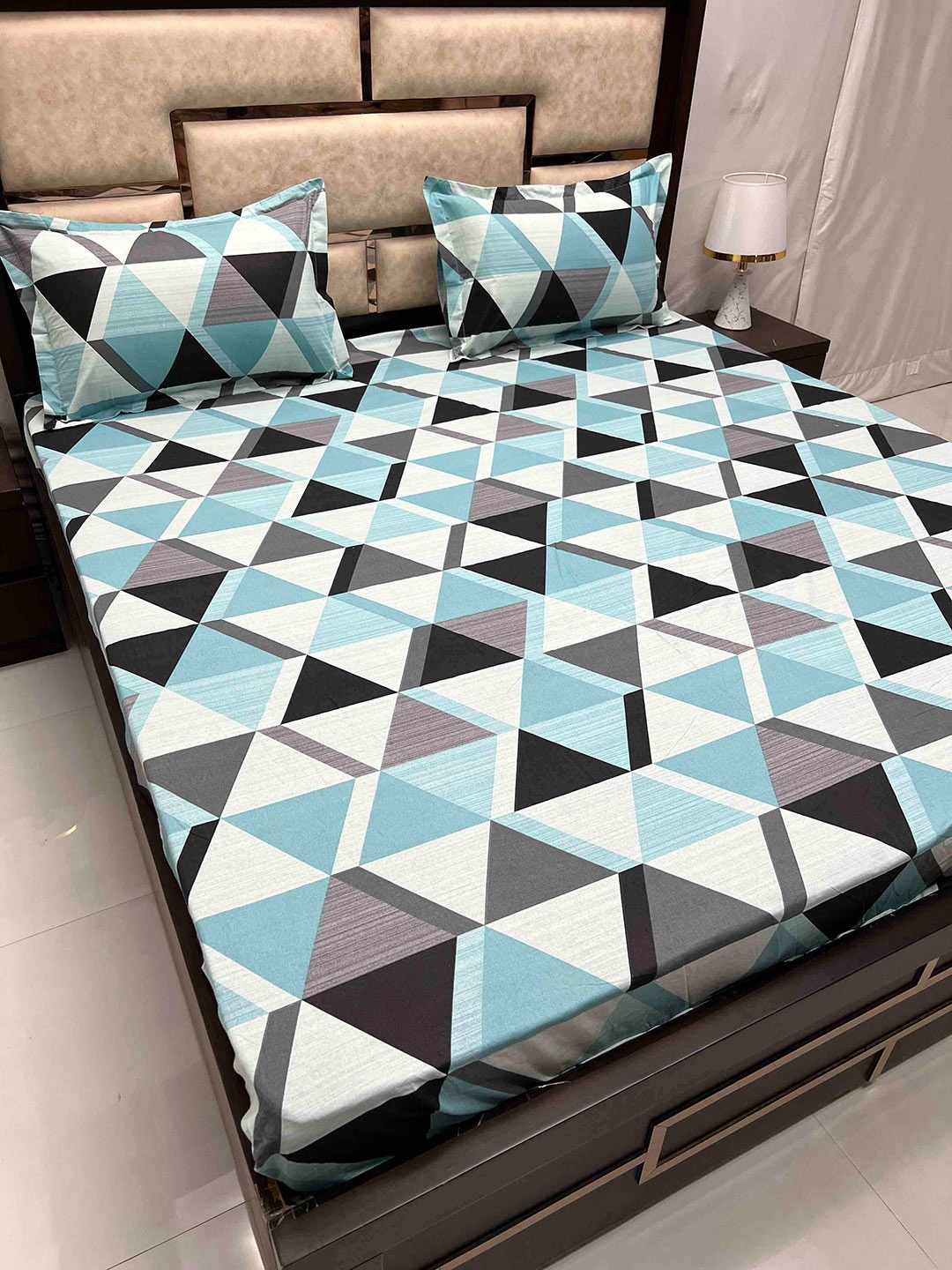 Pure Decor Sapphire White Geometric Fitted Cotton 240 TC King Bedsheet & 2 Pillow Covers
Pure Decor Sapphire White Geometric Fitted Cotton 240 TC King Bedsheet & 2 Pillow Covers