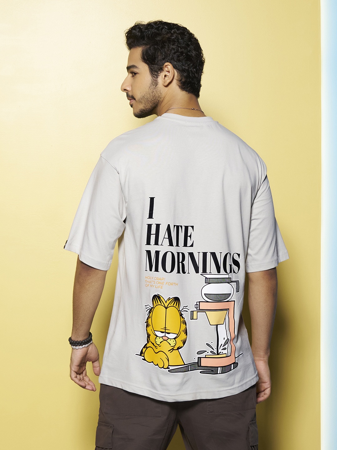 Bewakoof Official Garfield Merchandise Garfield Hates Mornings Printed Oversized T-shirt, Grey
Bewakoof Official Garfield Merchandise Garfield Hates Mornings Printed Oversized T-shirt, Grey
