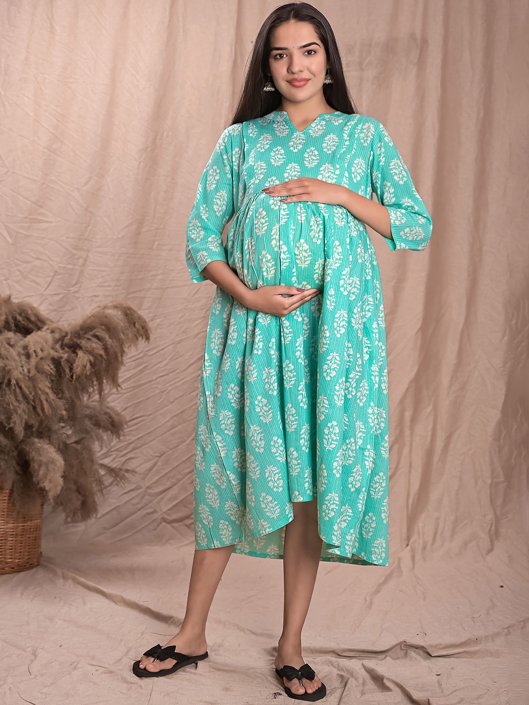 WEAVERS SAGA Floral Printed Pure Cotton Fit & Flared Midi Maternity Dress, Turquoise blue
WEAVERS SAGA Floral Printed Pure Cotton Fit & Flared Midi Maternity Dress, Turquoise blue
