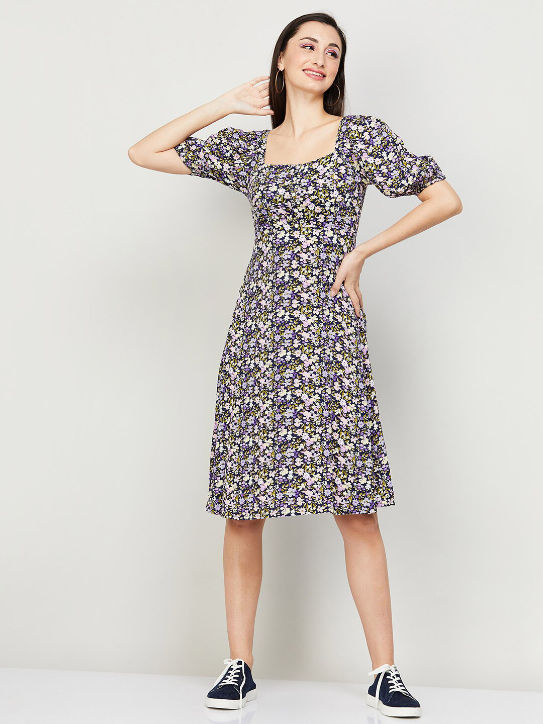 Ginger by Lifestyle Floral Printed Smocked Detailed Square Neck Puff Sleeves A-Line Dress, Navy blue
Ginger by Lifestyle Floral Printed Smocked Detailed Square Neck Puff Sleeves A-Line Dress, Navy blue