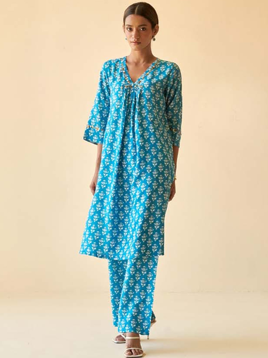 Prakriti Jaipur Floral Printed V-Neck Beads and Stones A-Line Kurta With Trousers, Blue
Prakriti Jaipur Floral Printed V-Neck Beads and Stones A-Line Kurta With Trousers, Blue