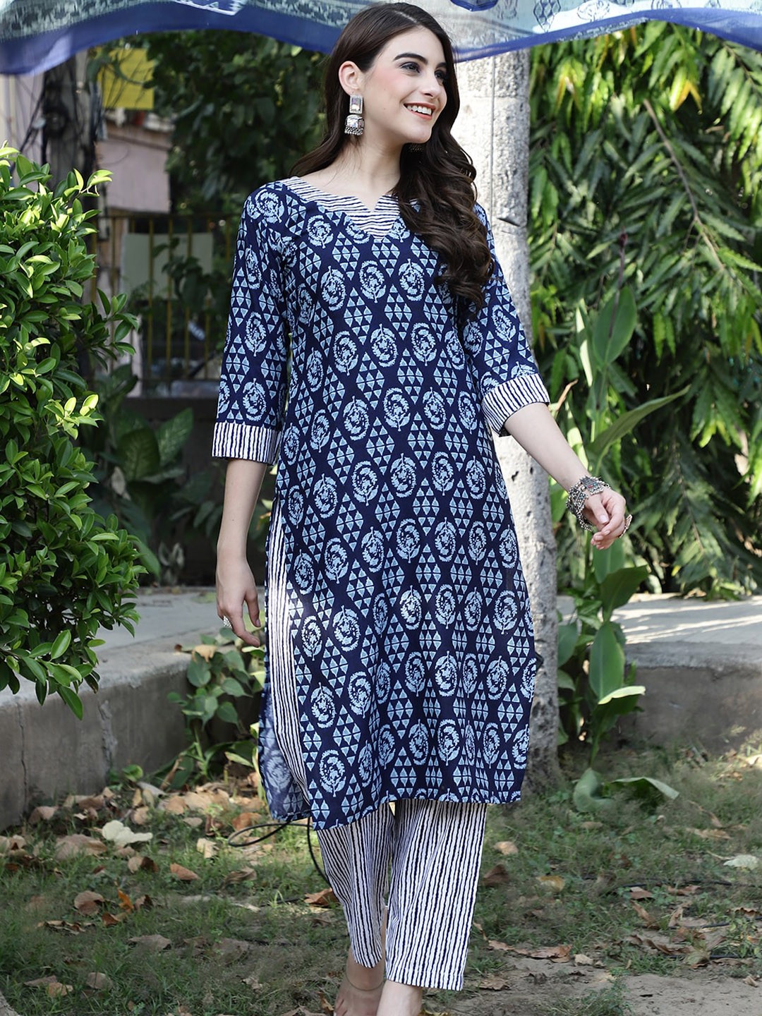 7Threads Ethnic Motifs Printed Regular Pure Cotton Kurta with Trousers & Dupatta, Navy blue
7Threads Ethnic Motifs Printed Regular Pure Cotton Kurta with Trousers & Dupatta, Navy blue