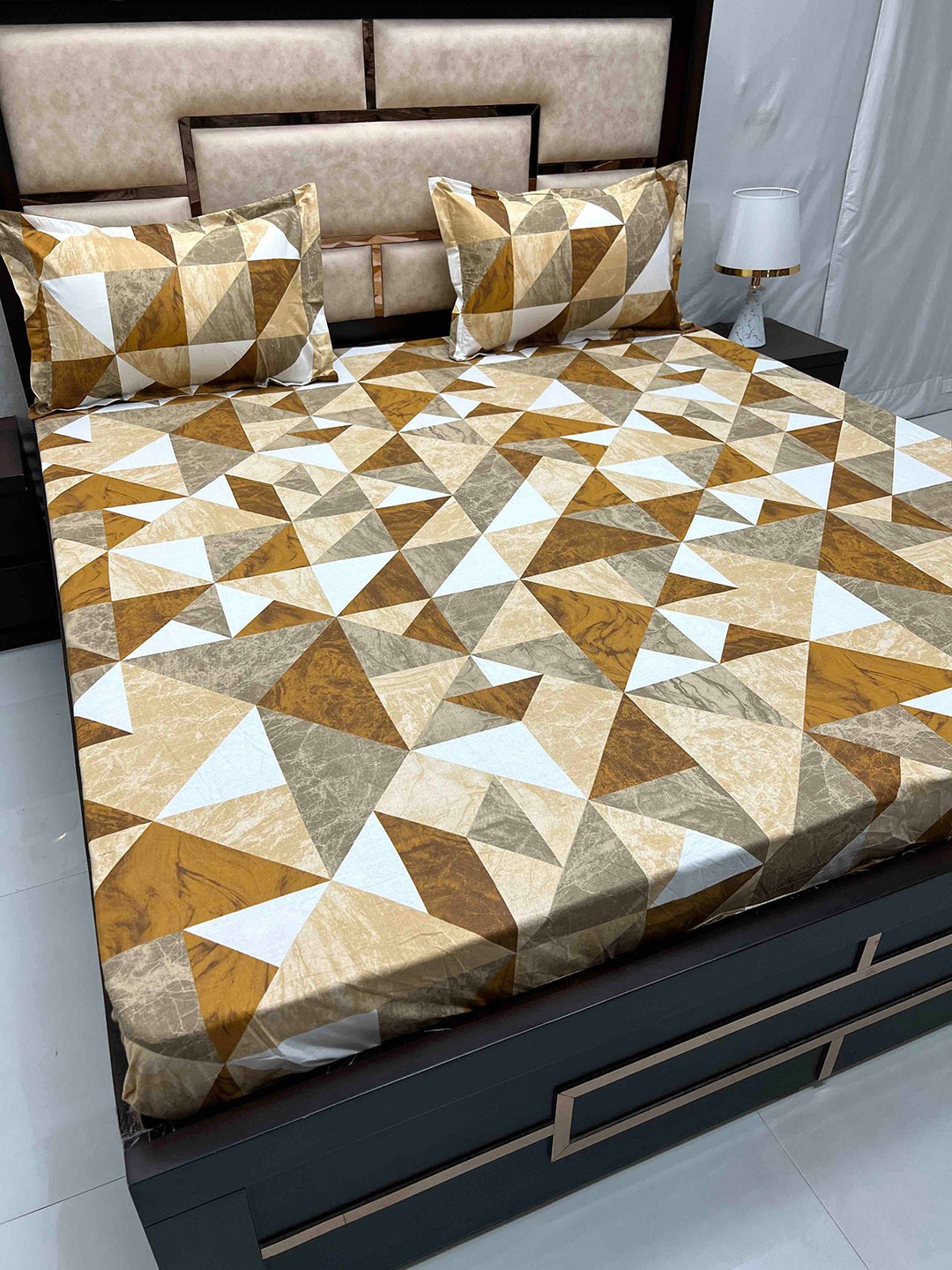 Pure Decor Sapphire Brown Geometric Cotton 230 TC Fitted King Bedsheet & 2 Pillow Covers
Pure Decor Sapphire Brown Geometric Cotton 230 TC Fitted King Bedsheet & 2 Pillow Covers