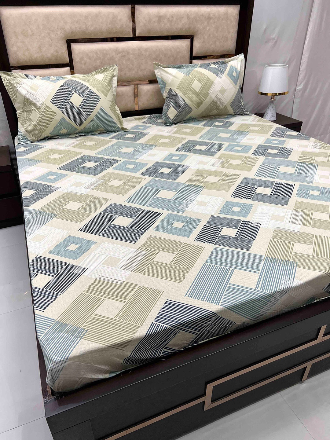 Pure Decor Sapphire Green Geometric Cotton 230 TC Fitted King Bedsheet & 2 Pillow Covers
Pure Decor Sapphire Green Geometric Cotton 230 TC Fitted King Bedsheet & 2 Pillow Covers
