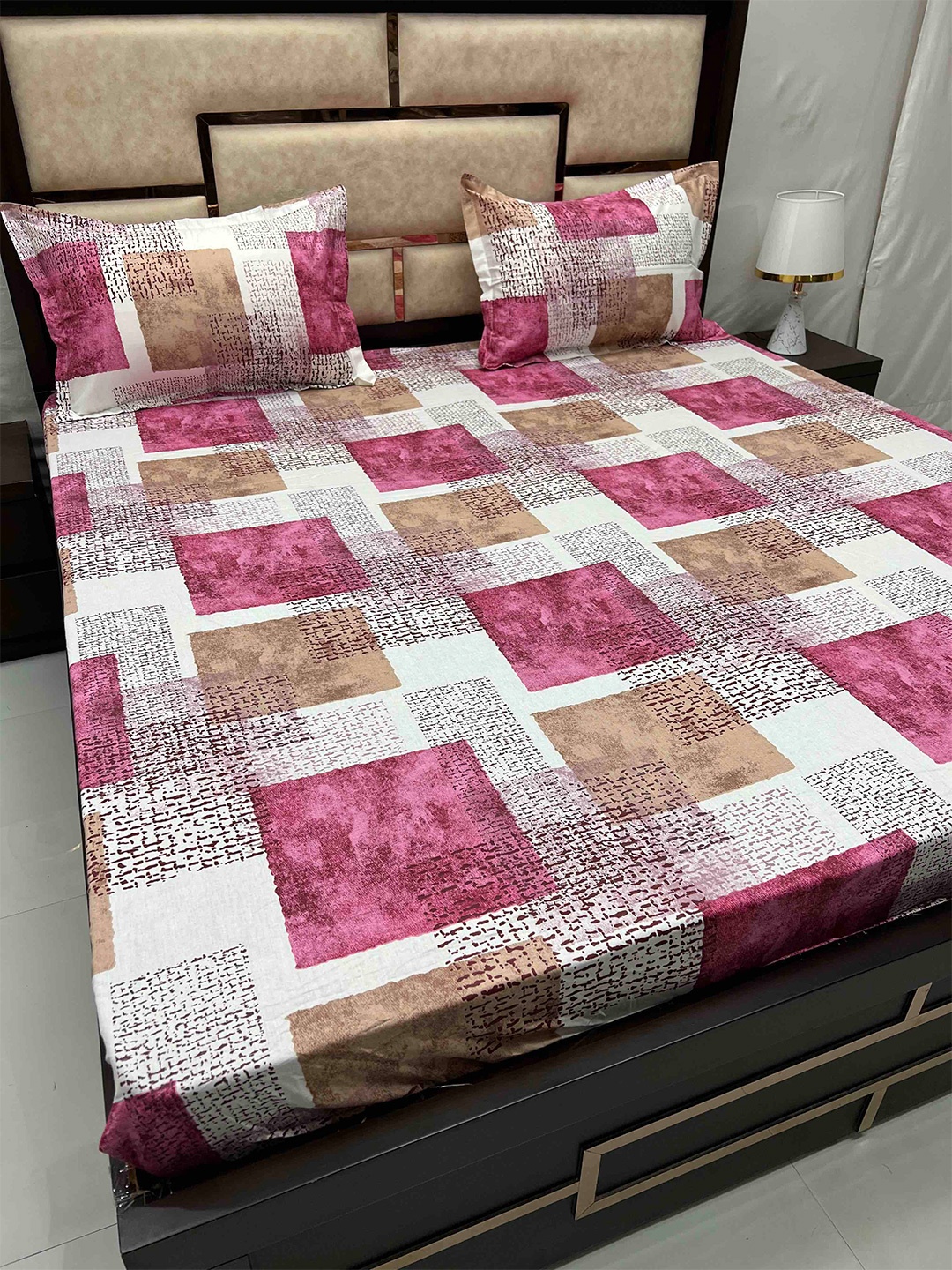 Pure Decor Sapphire Pink Geometric Cotton 230 TC Fitted King Bedsheet & 2 Pillow Covers
Pure Decor Sapphire Pink Geometric Cotton 230 TC Fitted King Bedsheet & 2 Pillow Covers